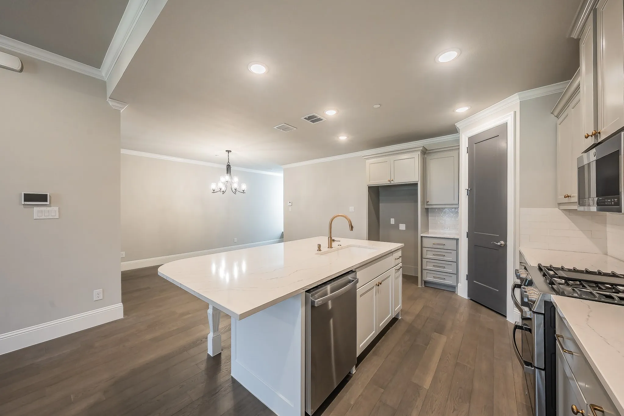 Condominium For Sale in Tarrant County , 305 Sunset Lane 102, Fort Worth, Texas 76114, 3 Bedroom, 3 Bathroom, 2 Garage spaces, 2,325 Sqft, built in 2024, mls#21405895, Real Estate Agent in Fort Worth, Homes For Sale in Tarrant county, Homes For Sale in Fort Worth, Realtor in Fort Worth Texas, Real Estate Brokerage Independent Realty Texas, Luminita Cordes Realtor
