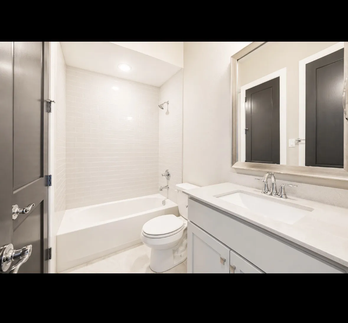 Condominium For Sale in Tarrant County , 305 Sunset Lane 104, Fort Worth, Texas 76114, 4 Bedroom, 4 Bathroom, 2 Garage spaces, 2,402 Sqft, built in 2024, mls#21405882, Real Estate Agent in Fort Worth, Homes For Sale in Tarrant county, Homes For Sale in Fort Worth, Realtor in Fort Worth Texas, Real Estate Brokerage Independent Realty Texas, Luminita Cordes Realtor