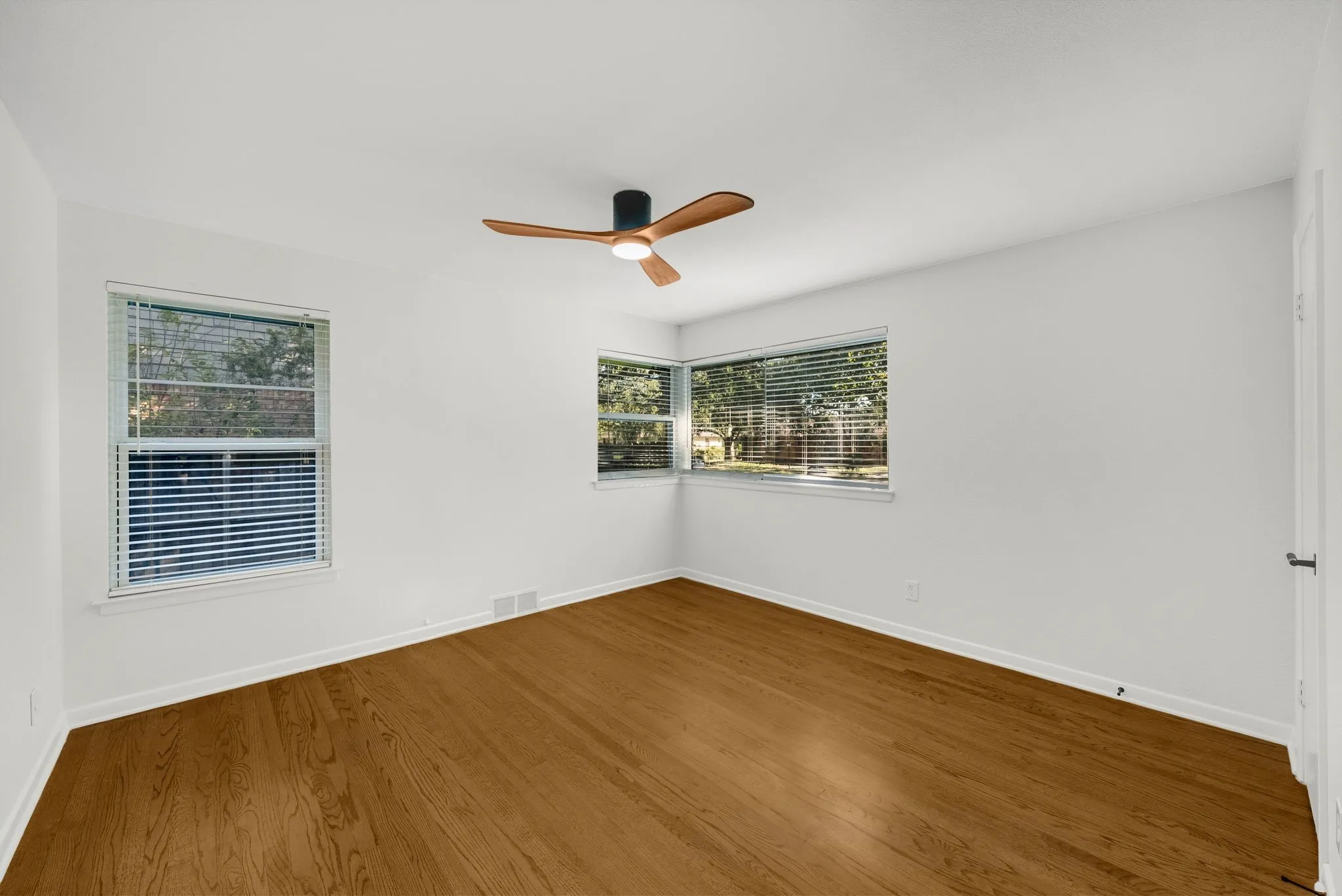 Single Family Residence For Sale in Dallas County , 1631 Macmanus Drive, Dallas, Texas 75228, 3 Bedroom, 2 Bathroom, 2 Garage spaces, 1,904 Sqft, built in 1954, mls#21406389, Real Estate Agent in Dallas, Homes For Sale in Dallas county, Homes For Sale in Dallas, Realtor in Dallas Texas, Real Estate Brokerage Independent Realty Texas, Luminita Cordes Realtor