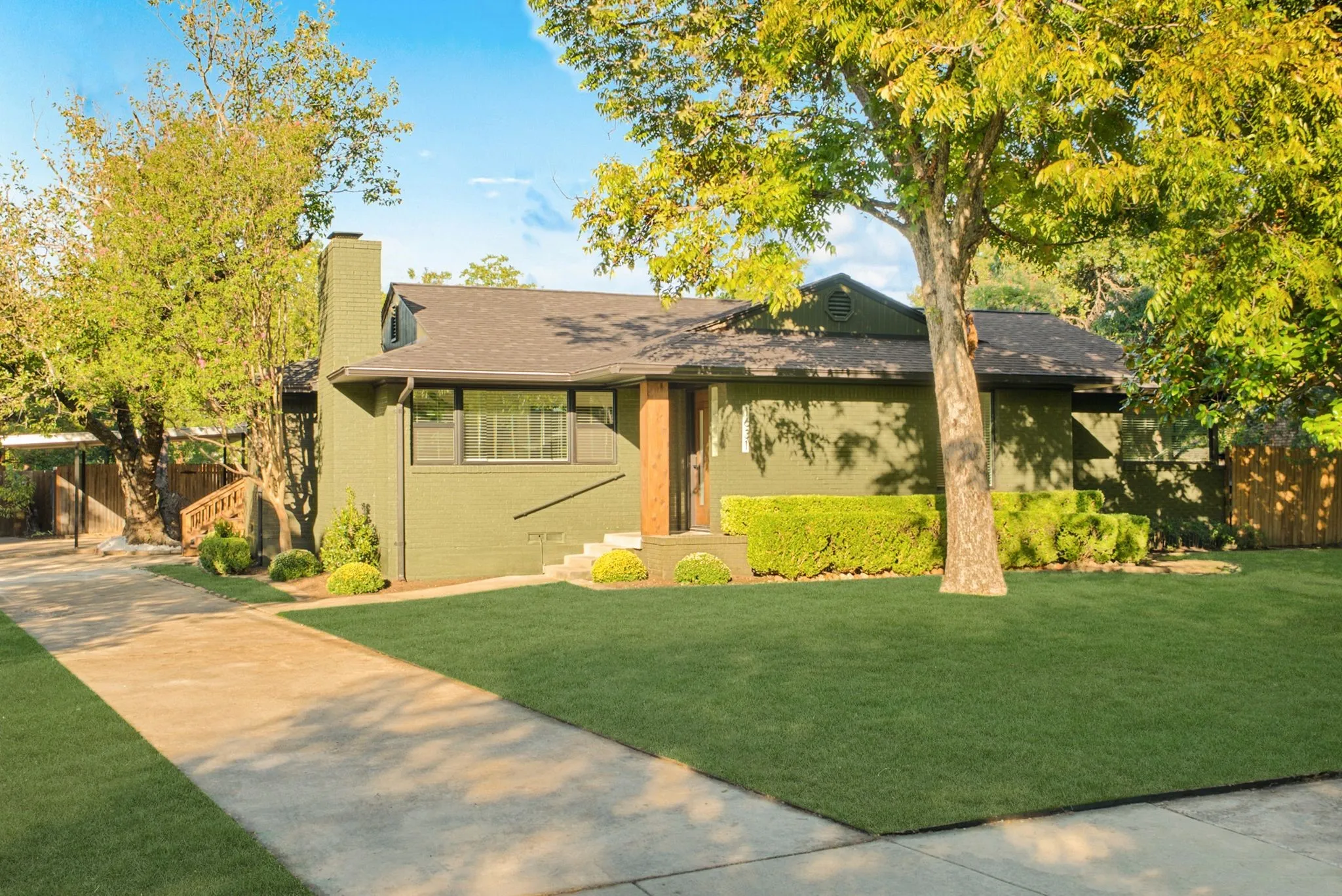 Single Family Residence For Sale in Dallas County , 1631 Macmanus Drive, Dallas, Texas 75228, 3 Bedroom, 2 Bathroom, 2 Garage spaces, 1,904 Sqft, built in 1954, mls#21406389, Real Estate Agent in Dallas, Homes For Sale in Dallas county, Homes For Sale in Dallas, Realtor in Dallas Texas, Real Estate Brokerage Independent Realty Texas, Luminita Cordes Realtor