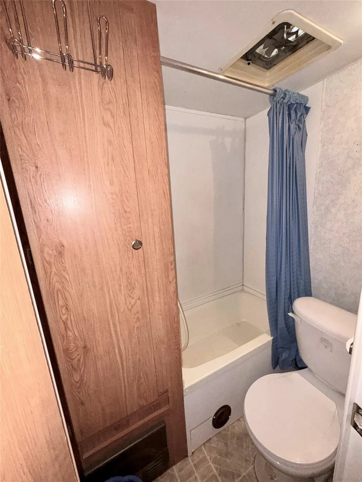 Manufactured Home For Sale in Wood County , 6435 FM 17 Lots 68-69, Yantis, Texas 75497, 2 Bedroom, 1 Bathroom, Garage spaces, 250 Sqft, built in 2006, mls#21407729, Real Estate Agent in Yantis, Homes For Sale in Wood county, Homes For Sale in Yantis, Realtor in Yantis Texas, Real Estate Brokerage Independent Realty Texas, Luminita Cordes Realtor