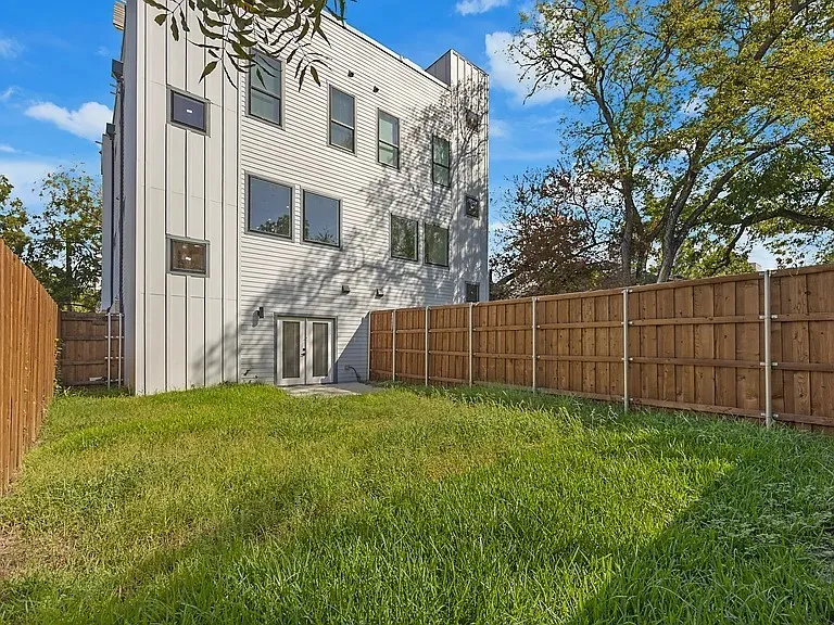 Duplex For Sale in Dallas County , 1120-1122 Muncie Avenue, Dallas, Texas 75212, 6 Bedroom, 8 Bathroom, 4 Garage spaces, 0 Sqft, built in 2023, mls#21406298, Real Estate Agent in Dallas, Homes For Sale in Dallas county, Homes For Sale in Dallas, Realtor in Dallas Texas, Real Estate Brokerage Independent Realty Texas, Luminita Cordes Realtor