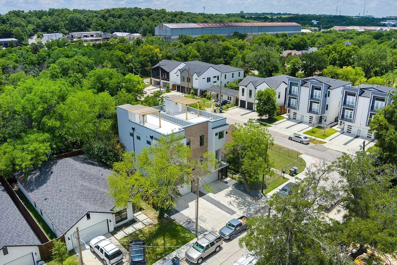 Duplex For Sale in Dallas County , 1120-1122 Muncie Avenue, Dallas, Texas 75212, 6 Bedroom, 8 Bathroom, 4 Garage spaces, 0 Sqft, built in 2023, mls#21406298, Real Estate Agent in Dallas, Homes For Sale in Dallas county, Homes For Sale in Dallas, Realtor in Dallas Texas, Real Estate Brokerage Independent Realty Texas, Luminita Cordes Realtor