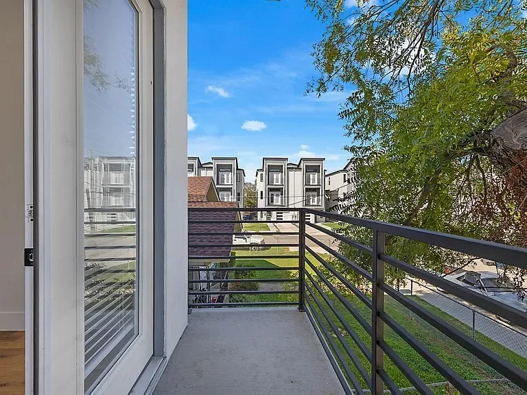 Duplex For Sale in Dallas County , 1120-1122 Muncie Avenue, Dallas, Texas 75212, 6 Bedroom, 8 Bathroom, 4 Garage spaces, 0 Sqft, built in 2023, mls#21406298, Real Estate Agent in Dallas, Homes For Sale in Dallas county, Homes For Sale in Dallas, Realtor in Dallas Texas, Real Estate Brokerage Independent Realty Texas, Luminita Cordes Realtor