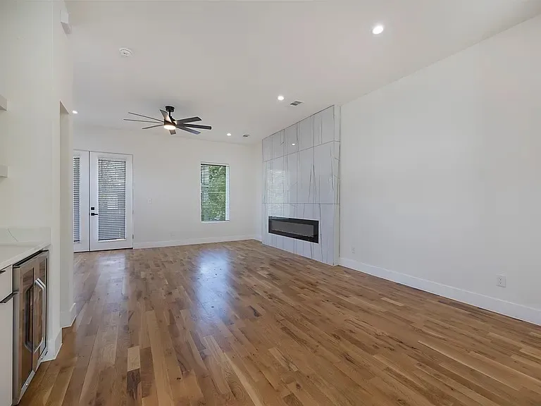 Duplex For Sale in Dallas County , 1120-1122 Muncie Avenue, Dallas, Texas 75212, 6 Bedroom, 8 Bathroom, 4 Garage spaces, 0 Sqft, built in 2023, mls#21406298, Real Estate Agent in Dallas, Homes For Sale in Dallas county, Homes For Sale in Dallas, Realtor in Dallas Texas, Real Estate Brokerage Independent Realty Texas, Luminita Cordes Realtor