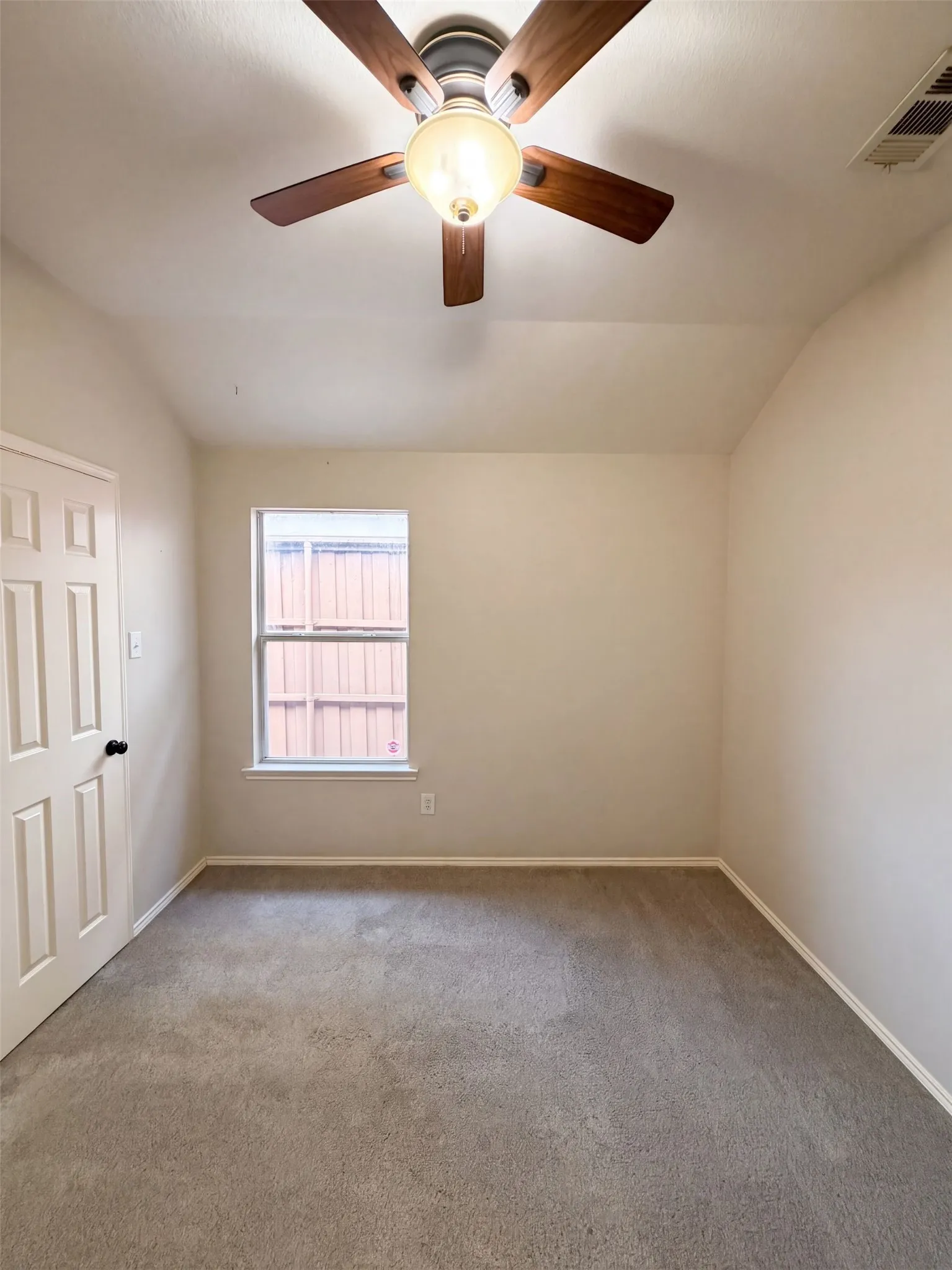 Single Family Residence For Sale in Denton County , 14609 Little Anne Drive, Little Elm, Texas 75068, 4 Bedroom, 2 Bathroom, 2 Garage spaces, 2,055 Sqft, built in 2004, mls#21407731, Real Estate Agent in Little Elm, Homes For Sale in Denton county, Homes For Sale in Little Elm, Realtor in Little Elm Texas, Real Estate Brokerage Independent Realty Texas, Luminita Cordes Realtor