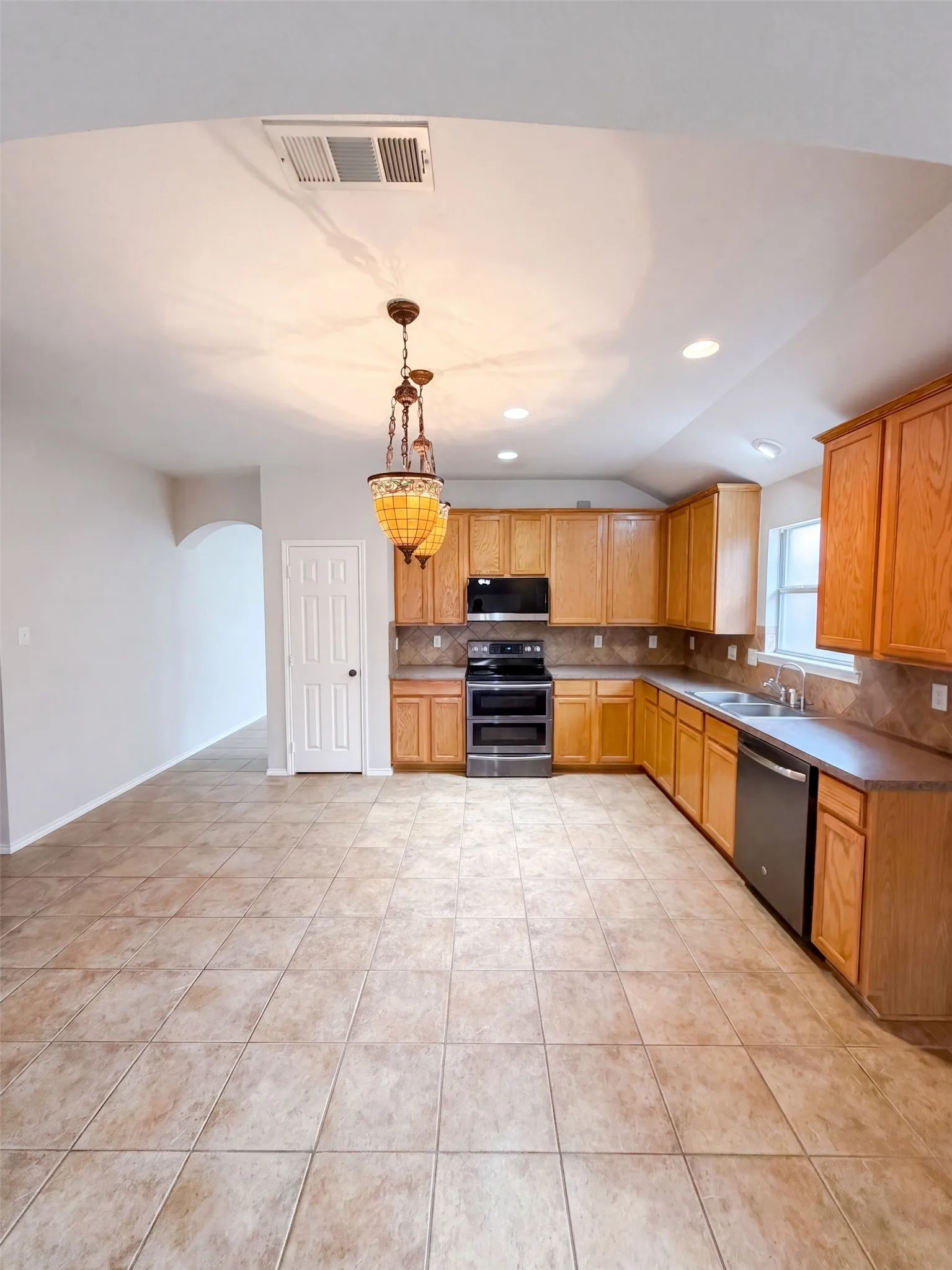 Single Family Residence For Sale in Denton County , 14609 Little Anne Drive, Little Elm, Texas 75068, 4 Bedroom, 2 Bathroom, 2 Garage spaces, 2,055 Sqft, built in 2004, mls#21407731, Real Estate Agent in Little Elm, Homes For Sale in Denton county, Homes For Sale in Little Elm, Realtor in Little Elm Texas, Real Estate Brokerage Independent Realty Texas, Luminita Cordes Realtor
