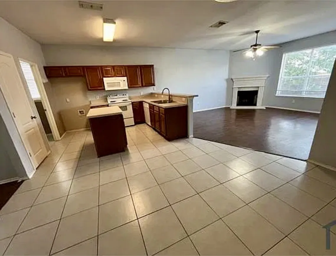 Single Family Residence For Rent in Tarrant County , 3605 Lasso Road, Fort Worth, Texas 76262, 4 Bedroom, 2 Bathroom, 2 Garage spaces, 1,929 Sqft, built in 2001, mls#21407724, Real Estate Agent in Fort Worth, Homes For Rent in Tarrant county, Homes For Rent in Fort Worth, Realtor in Fort Worth Texas, Real Estate Brokerage Independent Realty Texas, Luminita Cordes Realtor