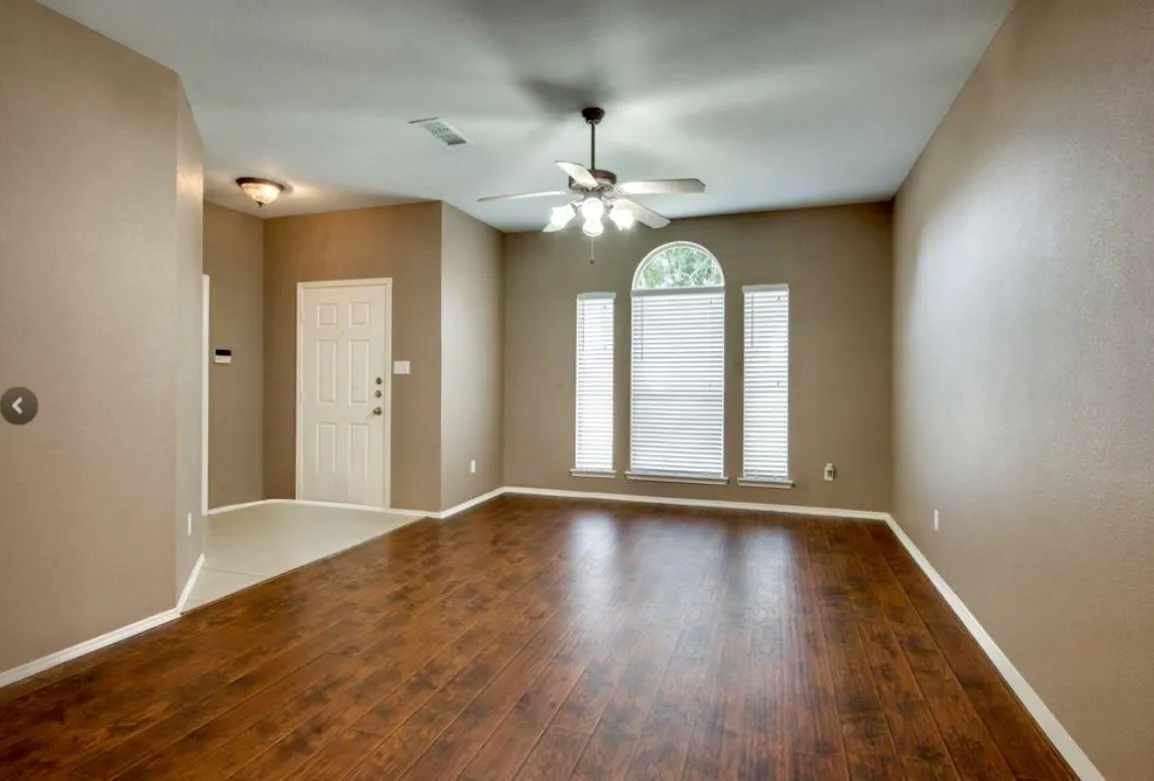 Single Family Residence For Rent in Tarrant County , 3605 Lasso Road, Fort Worth, Texas 76262, 4 Bedroom, 2 Bathroom, 2 Garage spaces, 1,929 Sqft, built in 2001, mls#21407724, Real Estate Agent in Fort Worth, Homes For Rent in Tarrant county, Homes For Rent in Fort Worth, Realtor in Fort Worth Texas, Real Estate Brokerage Independent Realty Texas, Luminita Cordes Realtor