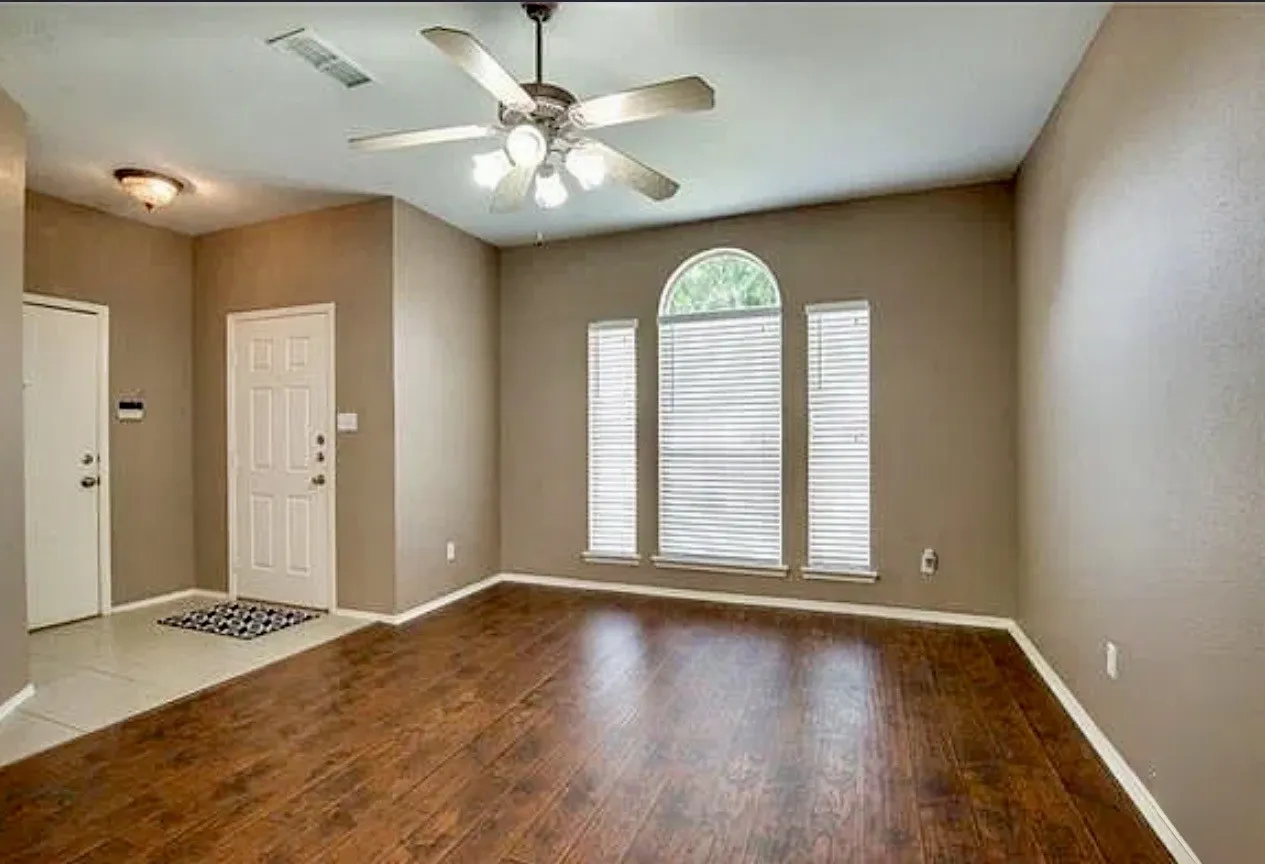 Single Family Residence For Rent in Tarrant County , 3605 Lasso Road, Fort Worth, Texas 76262, 4 Bedroom, 2 Bathroom, 2 Garage spaces, 1,929 Sqft, built in 2001, mls#21407724, Real Estate Agent in Fort Worth, Homes For Rent in Tarrant county, Homes For Rent in Fort Worth, Realtor in Fort Worth Texas, Real Estate Brokerage Independent Realty Texas, Luminita Cordes Realtor