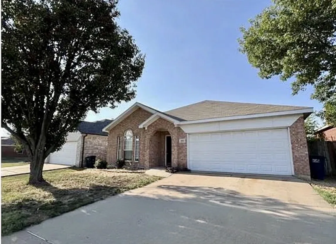 Single Family Residence For Rent in Tarrant County , 3605 Lasso Road, Fort Worth, Texas 76262, 4 Bedroom, 2 Bathroom, 2 Garage spaces, 1,929 Sqft, built in 2001, mls#21407724, Real Estate Agent in Fort Worth, Homes For Rent in Tarrant county, Homes For Rent in Fort Worth, Realtor in Fort Worth Texas, Real Estate Brokerage Independent Realty Texas, Luminita Cordes Realtor