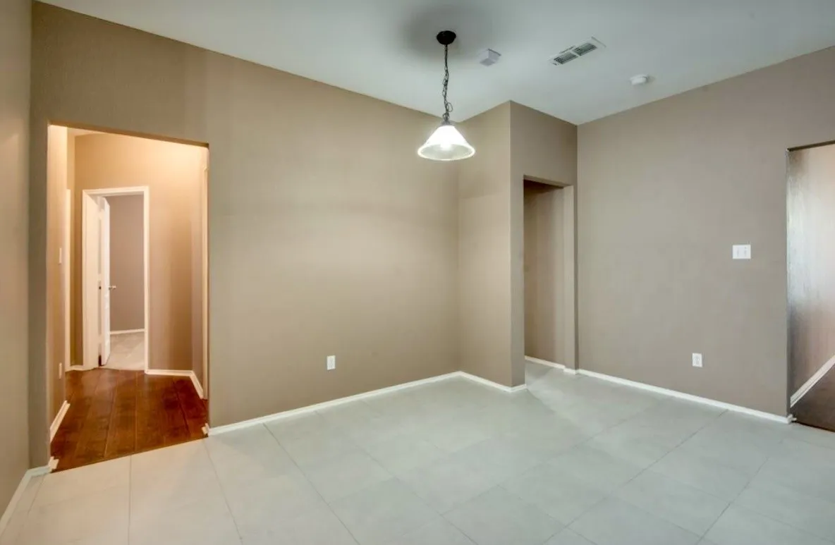 Single Family Residence For Rent in Tarrant County , 3605 Lasso Road, Fort Worth, Texas 76262, 4 Bedroom, 2 Bathroom, 2 Garage spaces, 1,929 Sqft, built in 2001, mls#21407724, Real Estate Agent in Fort Worth, Homes For Rent in Tarrant county, Homes For Rent in Fort Worth, Realtor in Fort Worth Texas, Real Estate Brokerage Independent Realty Texas, Luminita Cordes Realtor