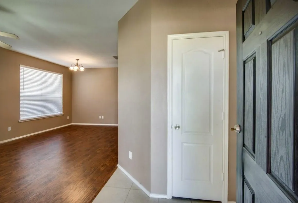 Single Family Residence For Rent in Tarrant County , 3605 Lasso Road, Fort Worth, Texas 76262, 4 Bedroom, 2 Bathroom, 2 Garage spaces, 1,929 Sqft, built in 2001, mls#21407724, Real Estate Agent in Fort Worth, Homes For Rent in Tarrant county, Homes For Rent in Fort Worth, Realtor in Fort Worth Texas, Real Estate Brokerage Independent Realty Texas, Luminita Cordes Realtor