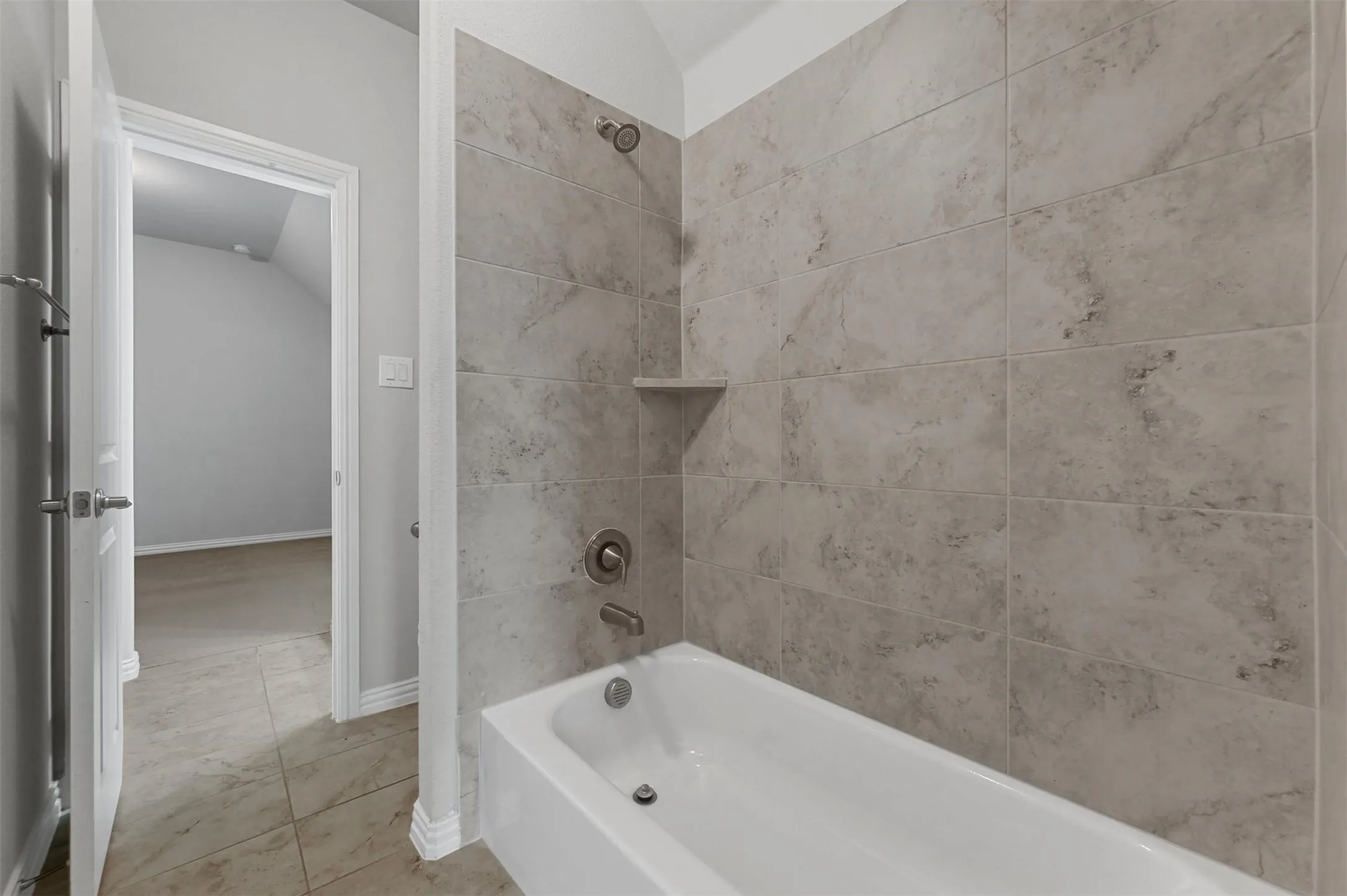 Single Family Residence For Sale in Collin County , 14336 Gatewood Lane, Frisco, Texas 75035, 5 Bedroom, 5 Bathroom, 2 Garage spaces, 3,720 Sqft, built in 2018, mls#21407732, Real Estate Agent in Frisco, Homes For Sale in Collin county, Homes For Sale in Frisco, Realtor in Frisco Texas, Real Estate Brokerage Independent Realty Texas, Luminita Cordes Realtor