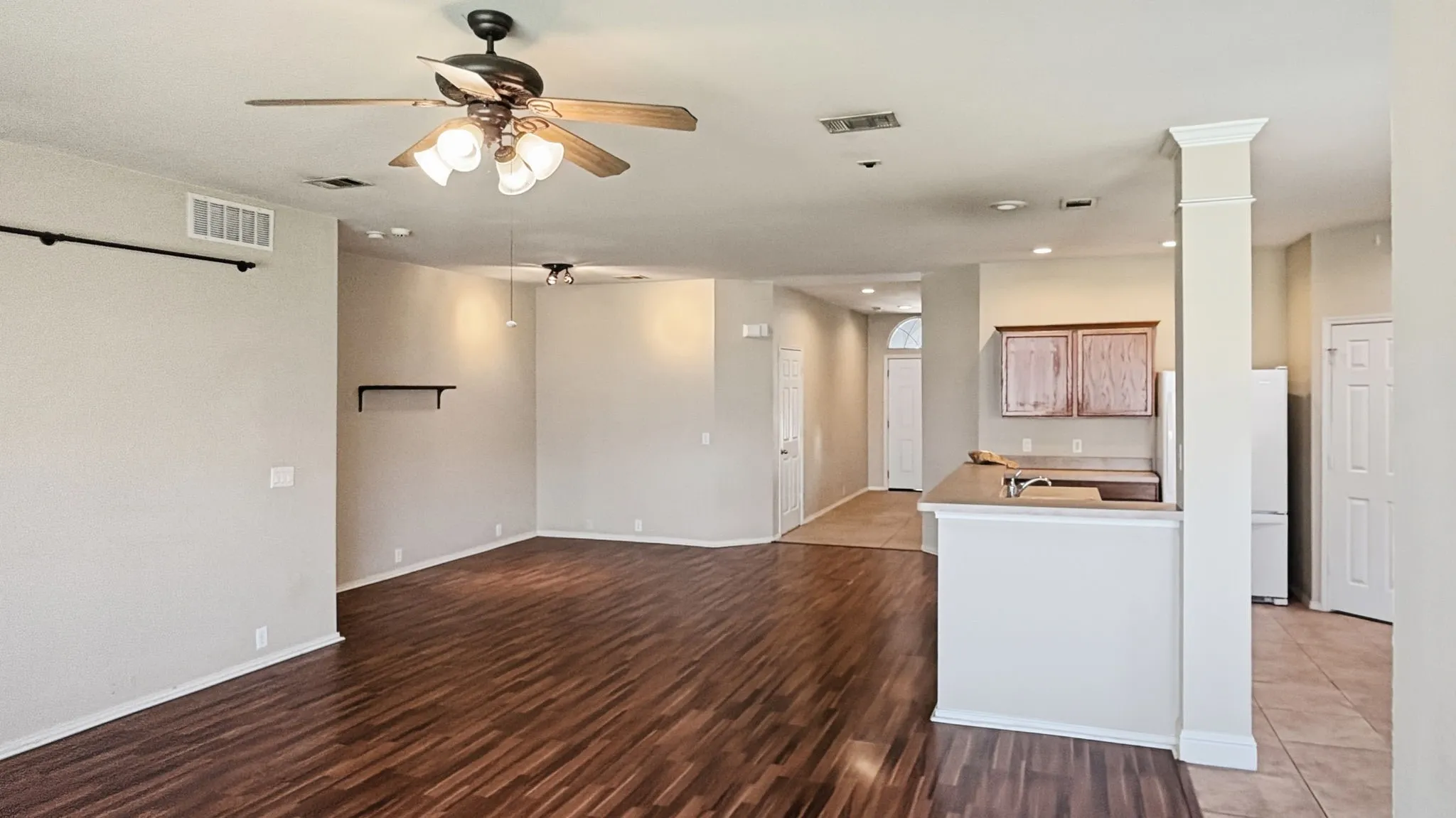 Single Family Residence For Sale in Tarrant County , 1029 Abigail Drive, Arlington, Texas 76002, 3 Bedroom, 2 Bathroom, 2 Garage spaces, 1,804 Sqft, built in 2006, mls#21407737, Real Estate Agent in Arlington, Homes For Sale in Tarrant county, Homes For Sale in Arlington, Realtor in Arlington Texas, Real Estate Brokerage Independent Realty Texas, Luminita Cordes Realtor
