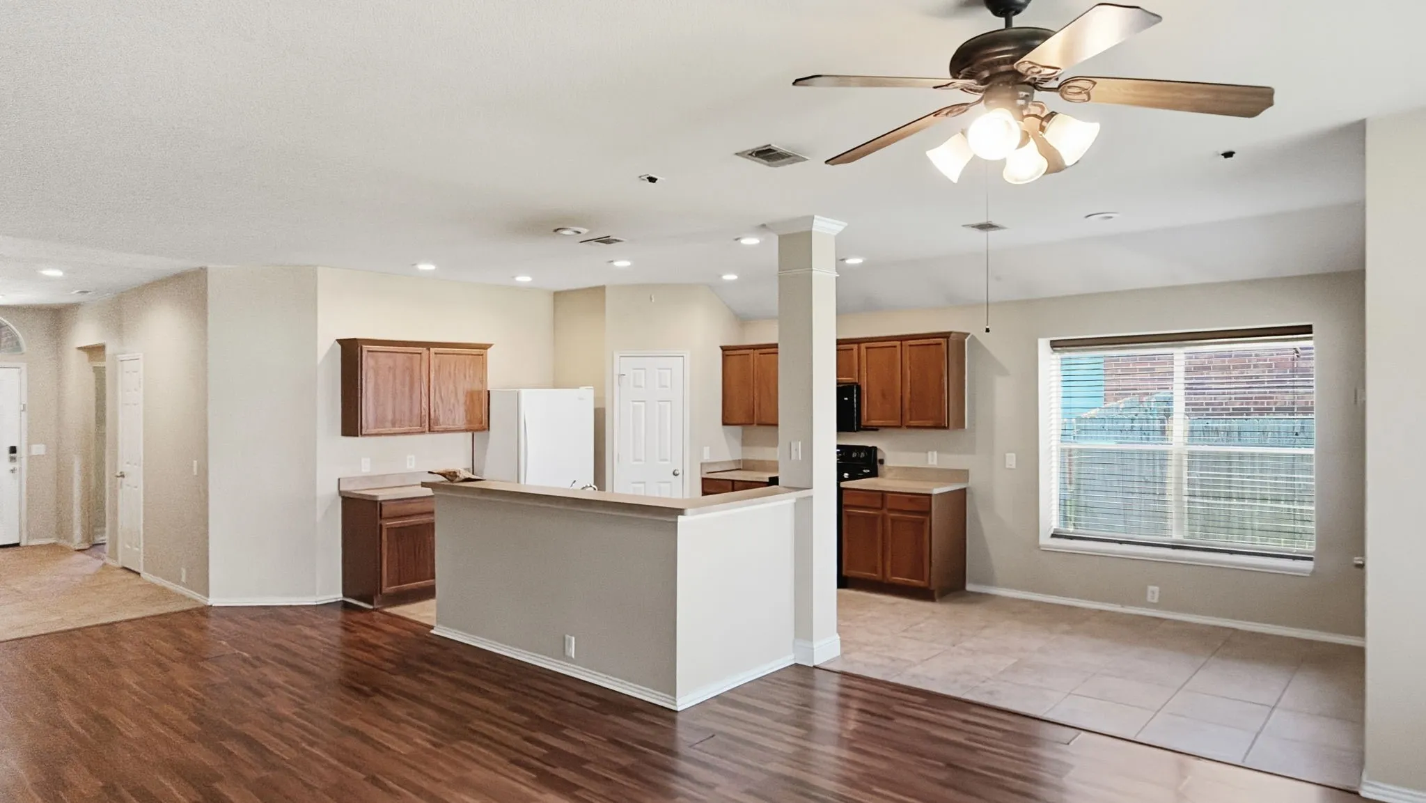 Single Family Residence For Sale in Tarrant County , 1029 Abigail Drive, Arlington, Texas 76002, 3 Bedroom, 2 Bathroom, 2 Garage spaces, 1,804 Sqft, built in 2006, mls#21407737, Real Estate Agent in Arlington, Homes For Sale in Tarrant county, Homes For Sale in Arlington, Realtor in Arlington Texas, Real Estate Brokerage Independent Realty Texas, Luminita Cordes Realtor