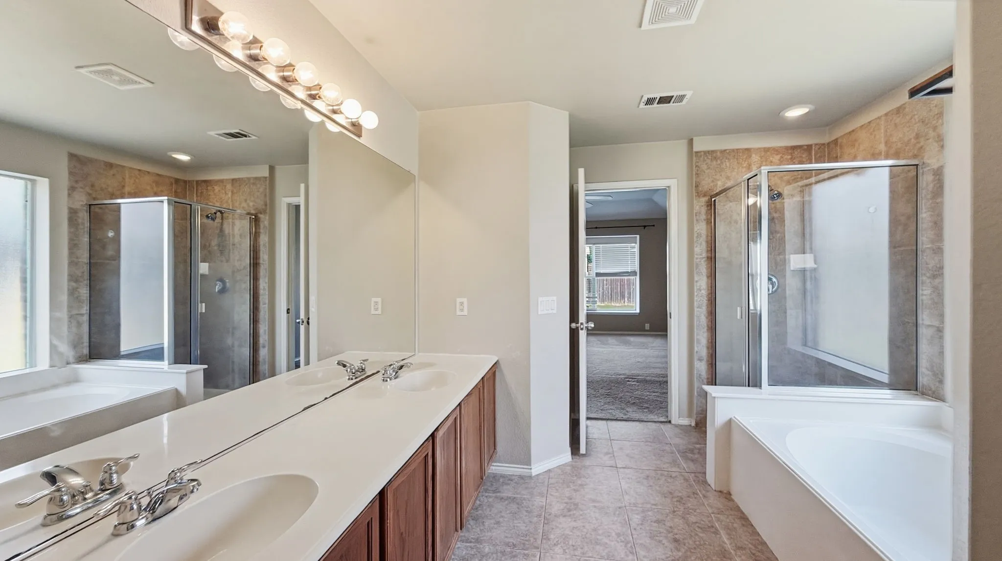 Single Family Residence For Sale in Tarrant County , 1029 Abigail Drive, Arlington, Texas 76002, 3 Bedroom, 2 Bathroom, 2 Garage spaces, 1,804 Sqft, built in 2006, mls#21407737, Real Estate Agent in Arlington, Homes For Sale in Tarrant county, Homes For Sale in Arlington, Realtor in Arlington Texas, Real Estate Brokerage Independent Realty Texas, Luminita Cordes Realtor