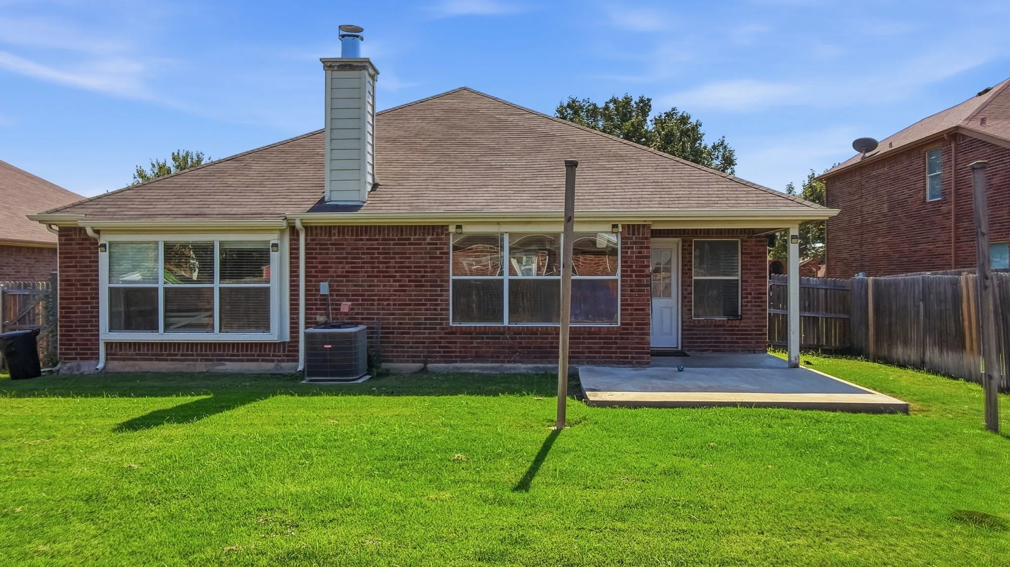 Single Family Residence For Sale in Tarrant County , 1029 Abigail Drive, Arlington, Texas 76002, 3 Bedroom, 2 Bathroom, 2 Garage spaces, 1,804 Sqft, built in 2006, mls#21407737, Real Estate Agent in Arlington, Homes For Sale in Tarrant county, Homes For Sale in Arlington, Realtor in Arlington Texas, Real Estate Brokerage Independent Realty Texas, Luminita Cordes Realtor