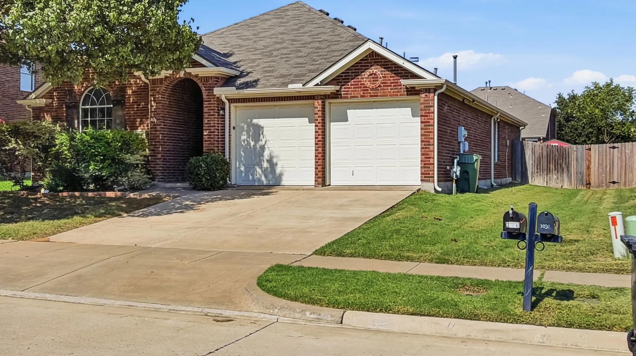Single Family Residence For Sale in Tarrant County , 1029 Abigail Drive, Arlington, Texas 76002, 3 Bedroom, 2 Bathroom, 2 Garage spaces, 1,804 Sqft, built in 2006, mls#21407737, Real Estate Agent in Arlington, Homes For Sale in Tarrant county, Homes For Sale in Arlington, Realtor in Arlington Texas, Real Estate Brokerage Independent Realty Texas, Luminita Cordes Realtor