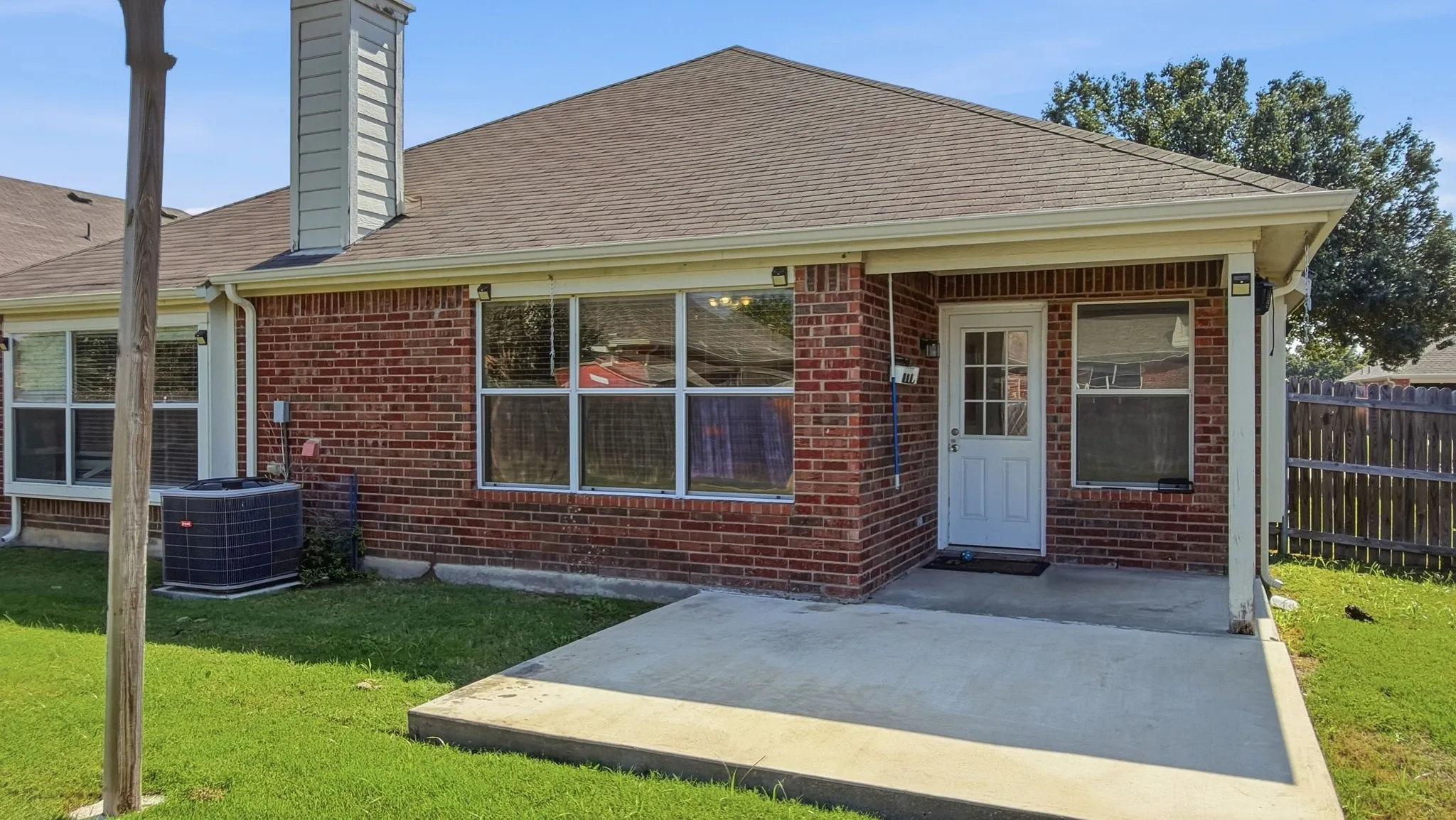 Single Family Residence For Sale in Tarrant County , 1029 Abigail Drive, Arlington, Texas 76002, 3 Bedroom, 2 Bathroom, 2 Garage spaces, 1,804 Sqft, built in 2006, mls#21407737, Real Estate Agent in Arlington, Homes For Sale in Tarrant county, Homes For Sale in Arlington, Realtor in Arlington Texas, Real Estate Brokerage Independent Realty Texas, Luminita Cordes Realtor