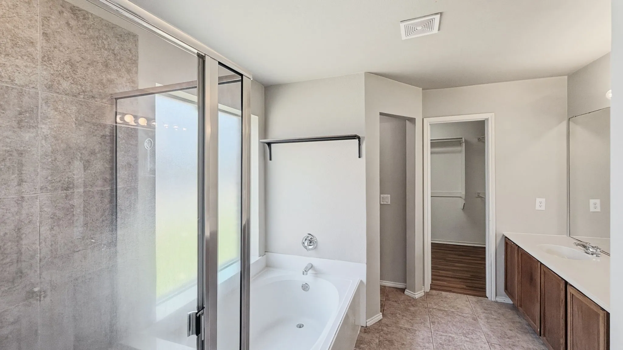Single Family Residence For Sale in Tarrant County , 1029 Abigail Drive, Arlington, Texas 76002, 3 Bedroom, 2 Bathroom, 2 Garage spaces, 1,804 Sqft, built in 2006, mls#21407737, Real Estate Agent in Arlington, Homes For Sale in Tarrant county, Homes For Sale in Arlington, Realtor in Arlington Texas, Real Estate Brokerage Independent Realty Texas, Luminita Cordes Realtor