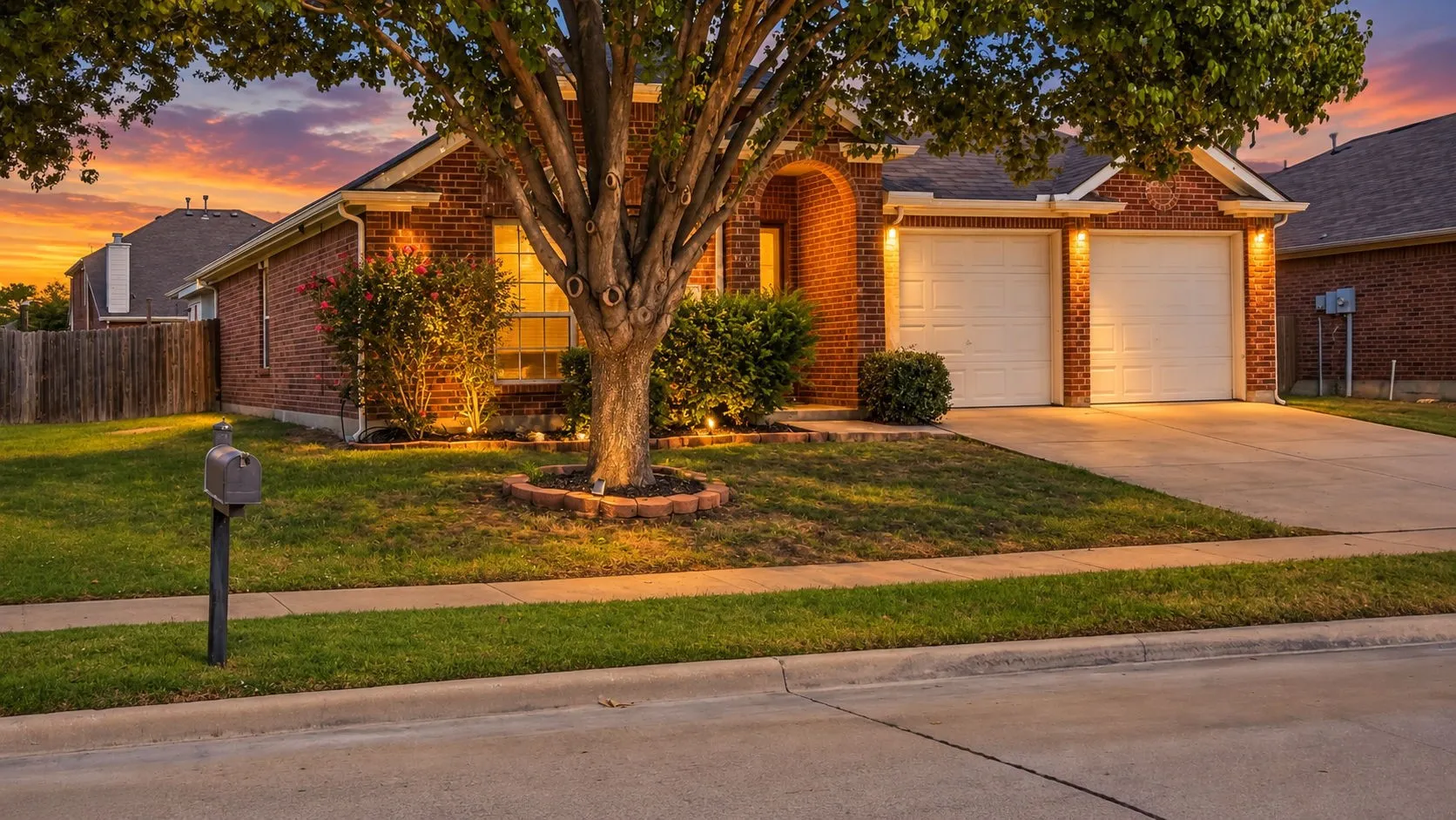 Single Family Residence For Sale in Tarrant County , 1029 Abigail Drive, Arlington, Texas 76002, 3 Bedroom, 2 Bathroom, 2 Garage spaces, 1,804 Sqft, built in 2006, mls#21407737, Real Estate Agent in Arlington, Homes For Sale in Tarrant county, Homes For Sale in Arlington, Realtor in Arlington Texas, Real Estate Brokerage Independent Realty Texas, Luminita Cordes Realtor