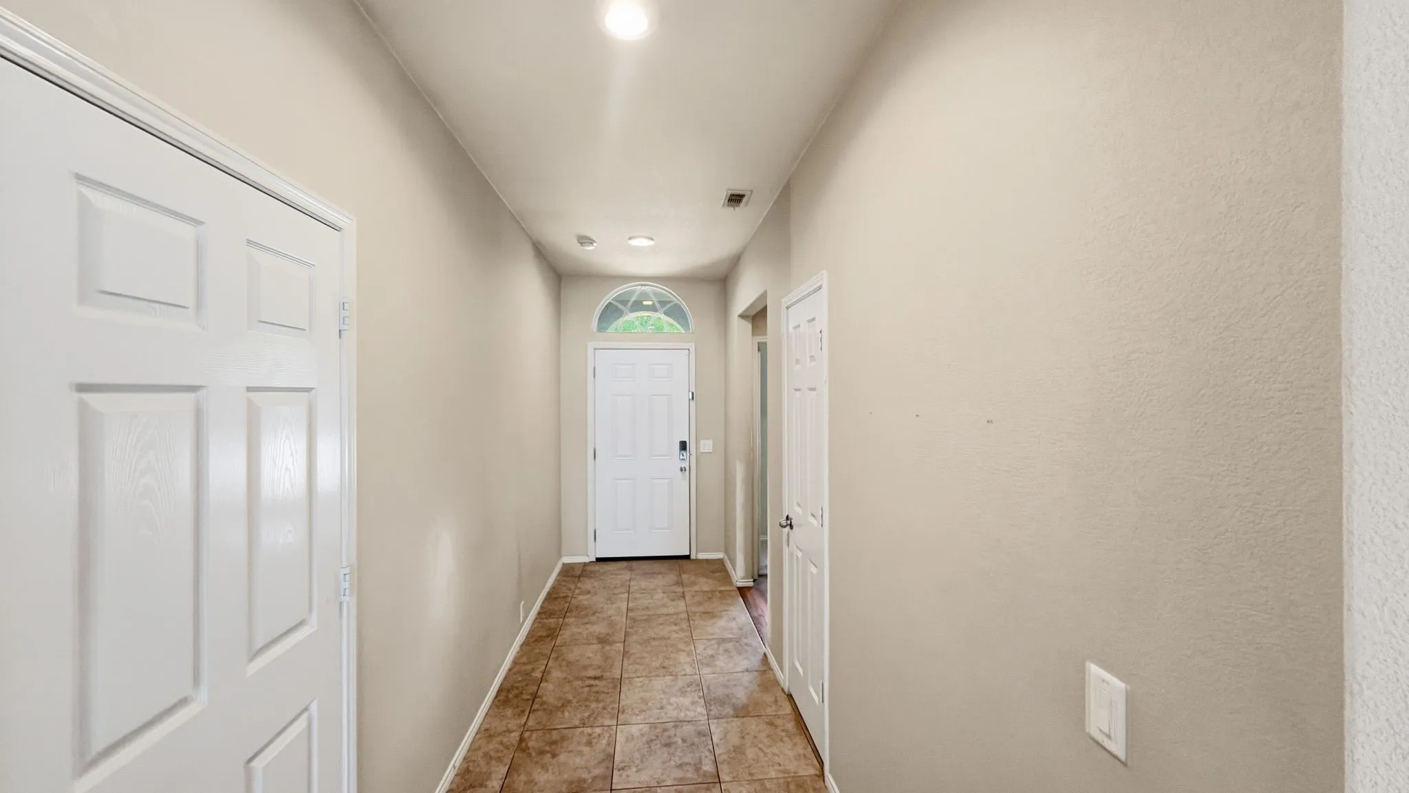 Single Family Residence For Sale in Tarrant County , 1029 Abigail Drive, Arlington, Texas 76002, 3 Bedroom, 2 Bathroom, 2 Garage spaces, 1,804 Sqft, built in 2006, mls#21407737, Real Estate Agent in Arlington, Homes For Sale in Tarrant county, Homes For Sale in Arlington, Realtor in Arlington Texas, Real Estate Brokerage Independent Realty Texas, Luminita Cordes Realtor
