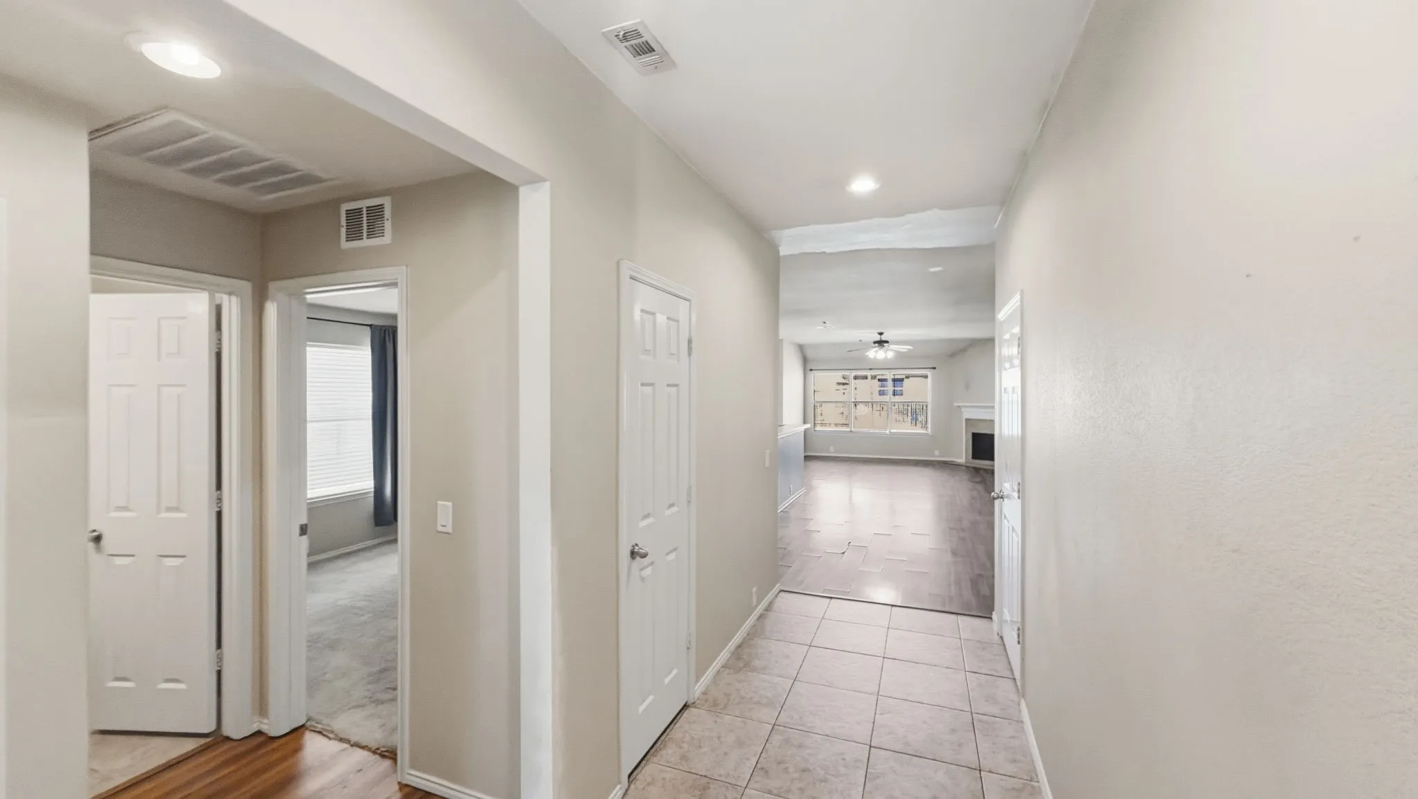 Single Family Residence For Sale in Tarrant County , 1029 Abigail Drive, Arlington, Texas 76002, 3 Bedroom, 2 Bathroom, 2 Garage spaces, 1,804 Sqft, built in 2006, mls#21407737, Real Estate Agent in Arlington, Homes For Sale in Tarrant county, Homes For Sale in Arlington, Realtor in Arlington Texas, Real Estate Brokerage Independent Realty Texas, Luminita Cordes Realtor