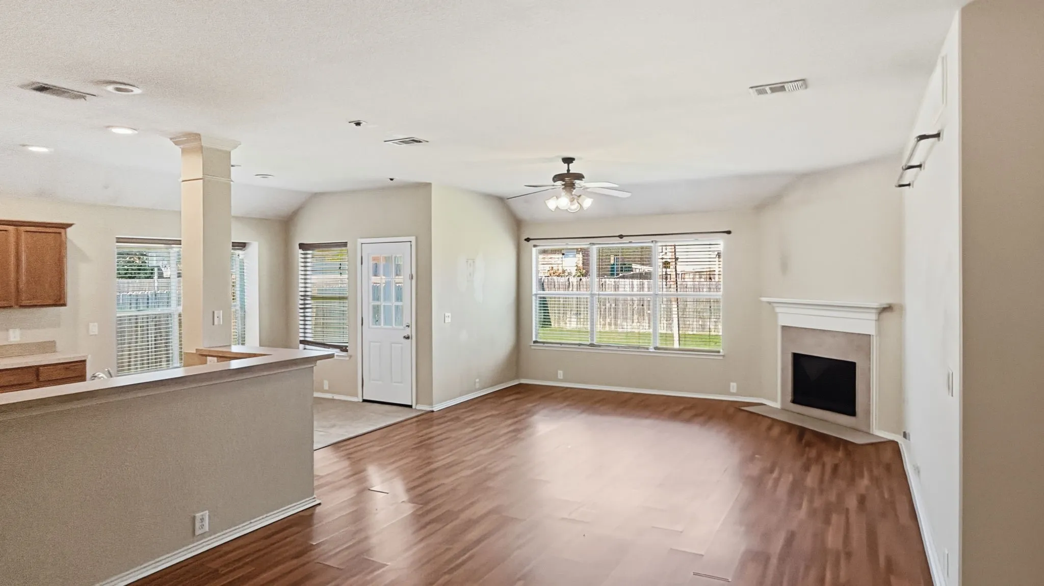 Single Family Residence For Sale in Tarrant County , 1029 Abigail Drive, Arlington, Texas 76002, 3 Bedroom, 2 Bathroom, 2 Garage spaces, 1,804 Sqft, built in 2006, mls#21407737, Real Estate Agent in Arlington, Homes For Sale in Tarrant county, Homes For Sale in Arlington, Realtor in Arlington Texas, Real Estate Brokerage Independent Realty Texas, Luminita Cordes Realtor