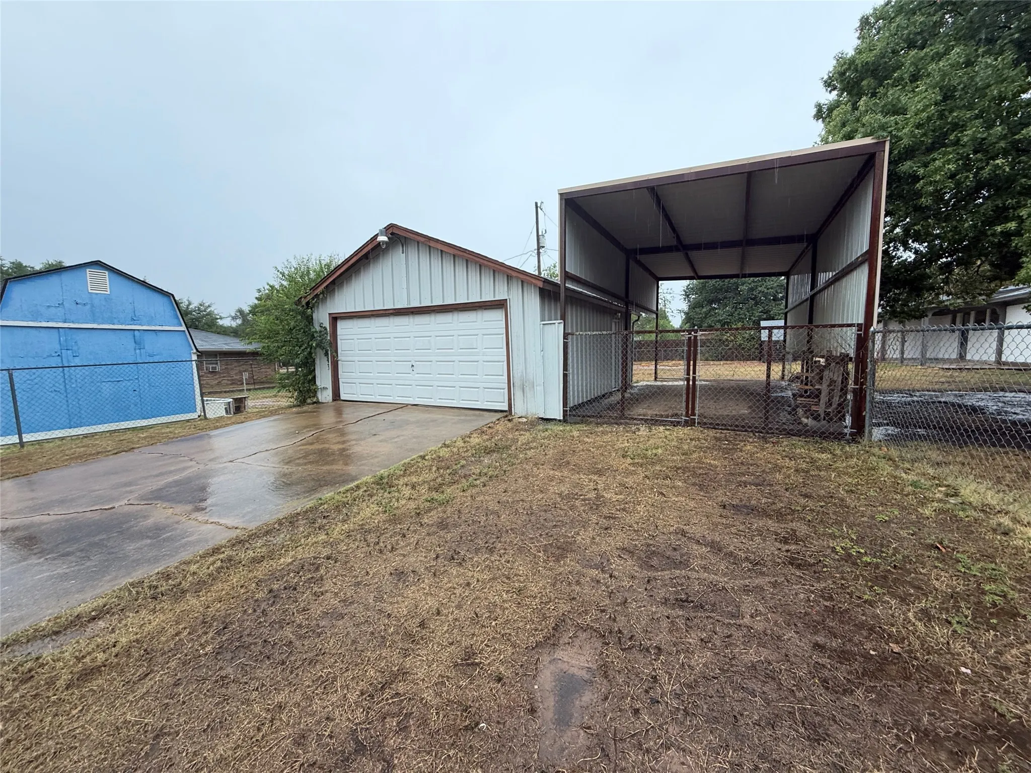 Single Family Residence For Sale in Somervell County , 501 Franklin Drive, Glen Rose, Texas 76043, 3 Bedroom, 2 Bathroom, 2 Garage spaces, 2,100 Sqft, built in 1975, mls#21407738, Real Estate Agent in Glen Rose, Homes For Sale in Somervell county, Homes For Sale in Glen Rose, Realtor in Glen Rose Texas, Real Estate Brokerage Independent Realty Texas, Luminita Cordes Realtor
