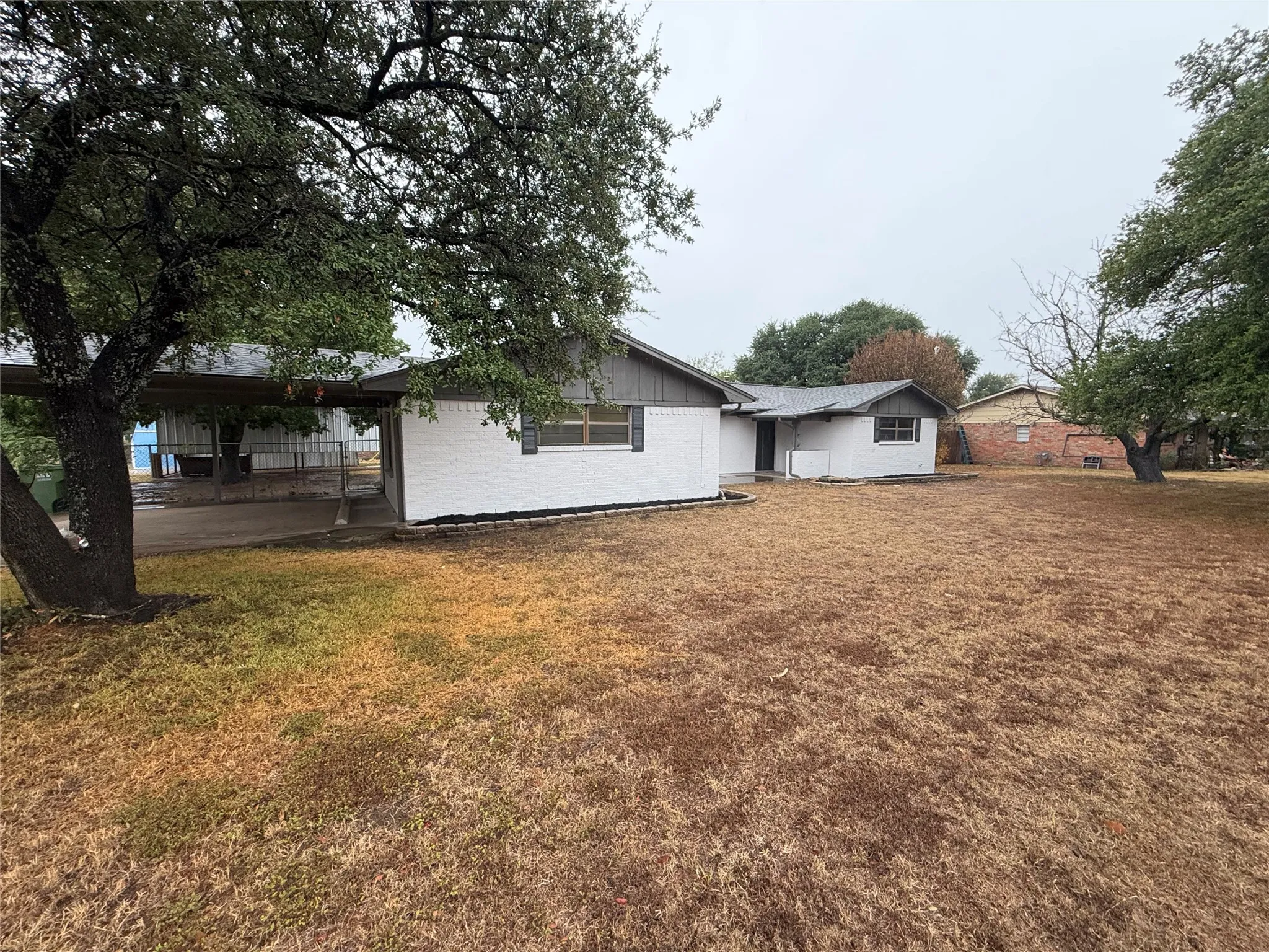 Single Family Residence For Sale in Somervell County , 501 Franklin Drive, Glen Rose, Texas 76043, 3 Bedroom, 2 Bathroom, 2 Garage spaces, 2,100 Sqft, built in 1975, mls#21407738, Real Estate Agent in Glen Rose, Homes For Sale in Somervell county, Homes For Sale in Glen Rose, Realtor in Glen Rose Texas, Real Estate Brokerage Independent Realty Texas, Luminita Cordes Realtor