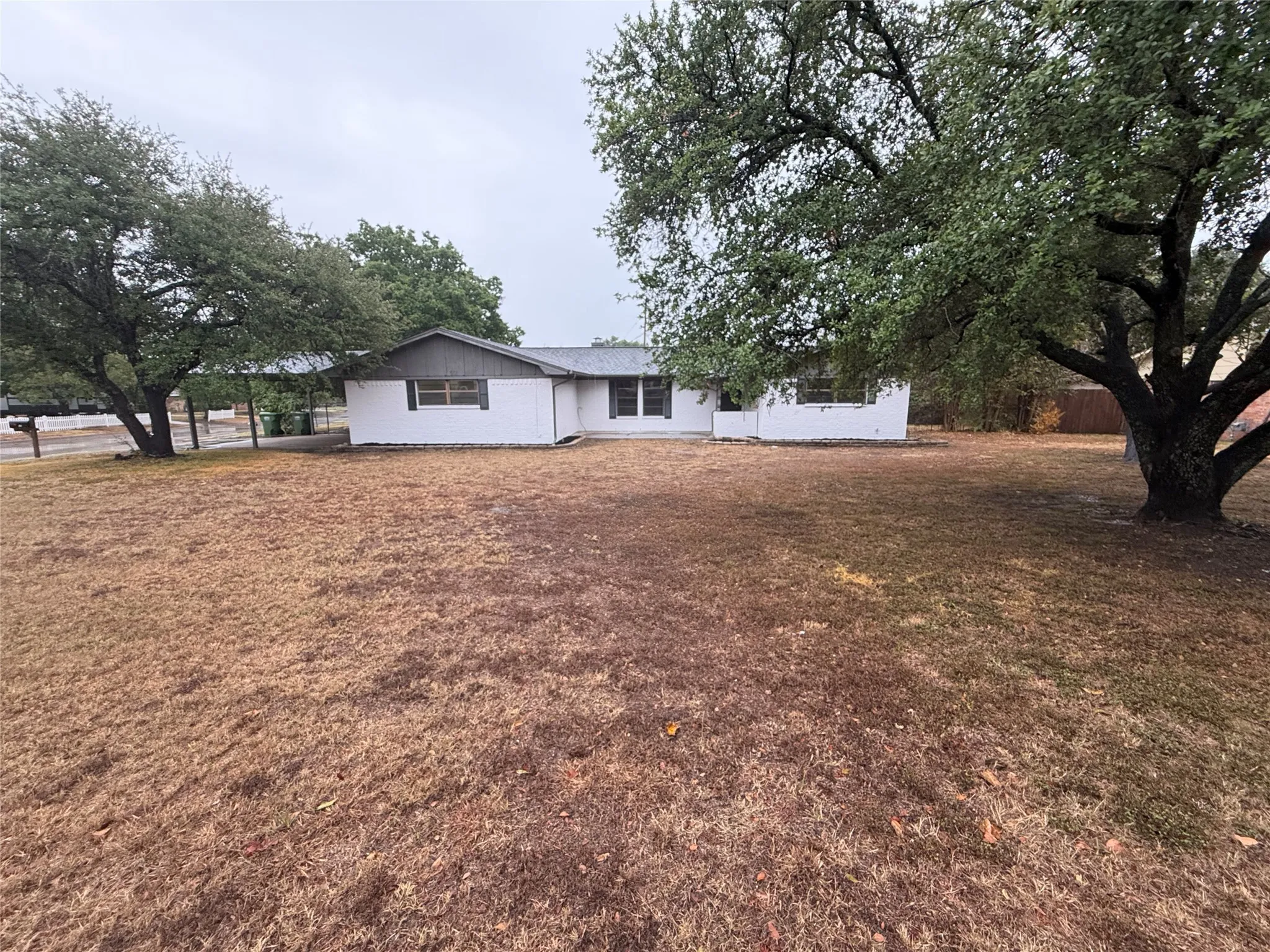 Single Family Residence For Sale in Somervell County , 501 Franklin Drive, Glen Rose, Texas 76043, 3 Bedroom, 2 Bathroom, 2 Garage spaces, 2,100 Sqft, built in 1975, mls#21407738, Real Estate Agent in Glen Rose, Homes For Sale in Somervell county, Homes For Sale in Glen Rose, Realtor in Glen Rose Texas, Real Estate Brokerage Independent Realty Texas, Luminita Cordes Realtor