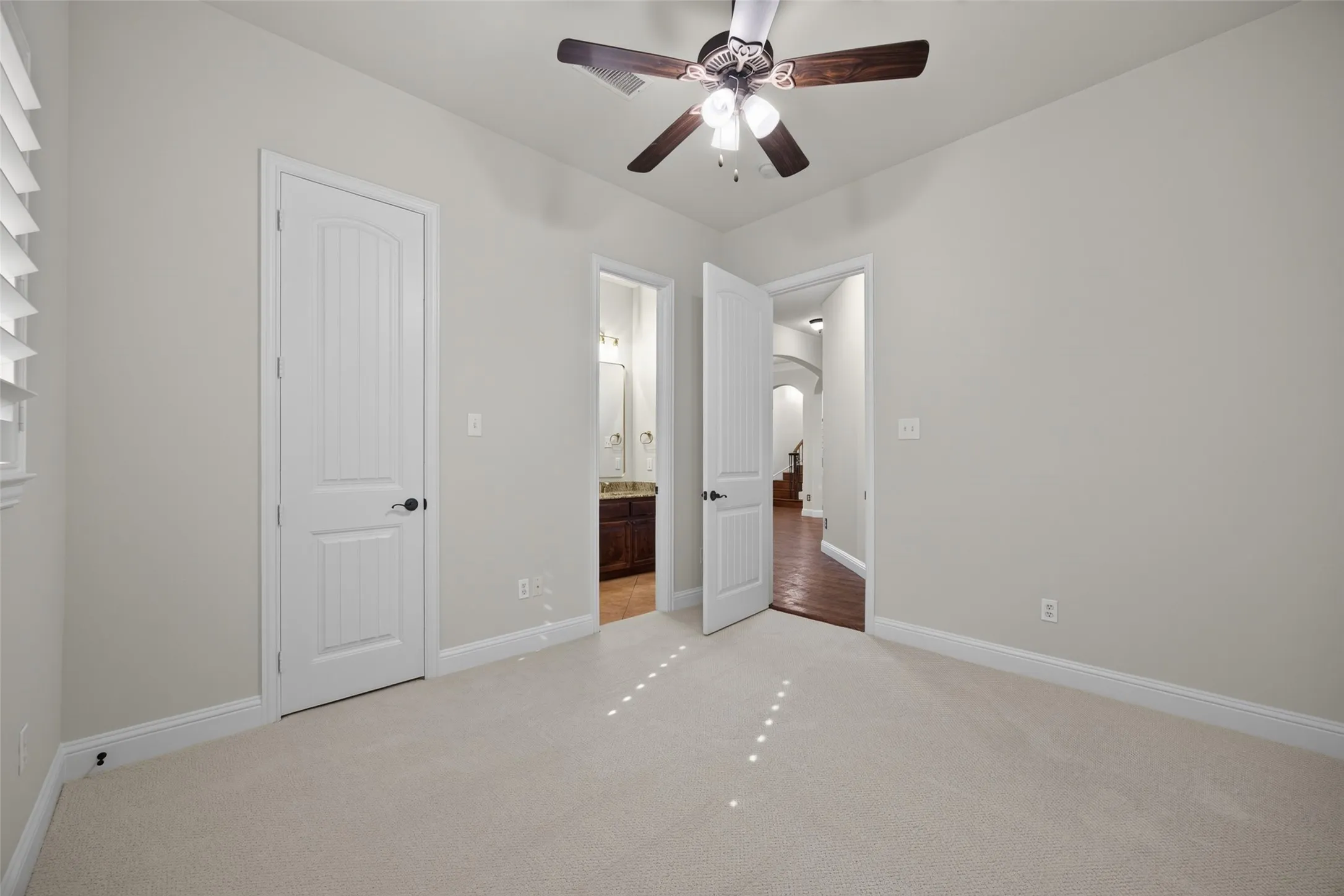 Single Family Residence For Sale in Tarrant County , 6947 Seabreeze Drive, Grand Prairie, Texas 75054, 5 Bedroom, 4 Bathroom, 3 Garage spaces, 4,587 Sqft, built in 2007, mls#21400484, Real Estate Agent in Grand Prairie, Homes For Sale in Tarrant county, Homes For Sale in Grand Prairie, Realtor in Grand Prairie Texas, Real Estate Brokerage Independent Realty Texas, Luminita Cordes Realtor
