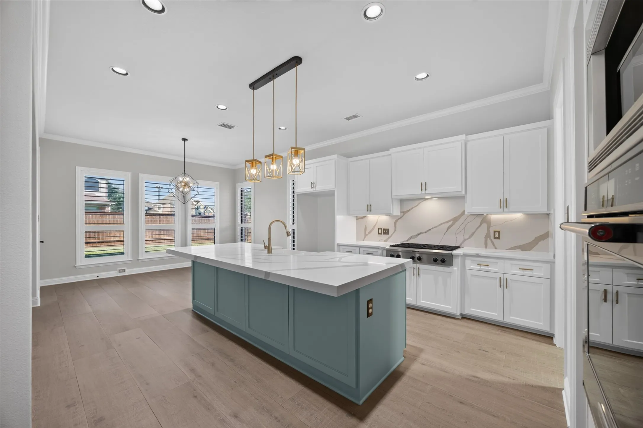 Single Family Residence For Sale in Tarrant County , 6947 Seabreeze Drive, Grand Prairie, Texas 75054, 5 Bedroom, 4 Bathroom, 3 Garage spaces, 4,587 Sqft, built in 2007, mls#21400484, Real Estate Agent in Grand Prairie, Homes For Sale in Tarrant county, Homes For Sale in Grand Prairie, Realtor in Grand Prairie Texas, Real Estate Brokerage Independent Realty Texas, Luminita Cordes Realtor