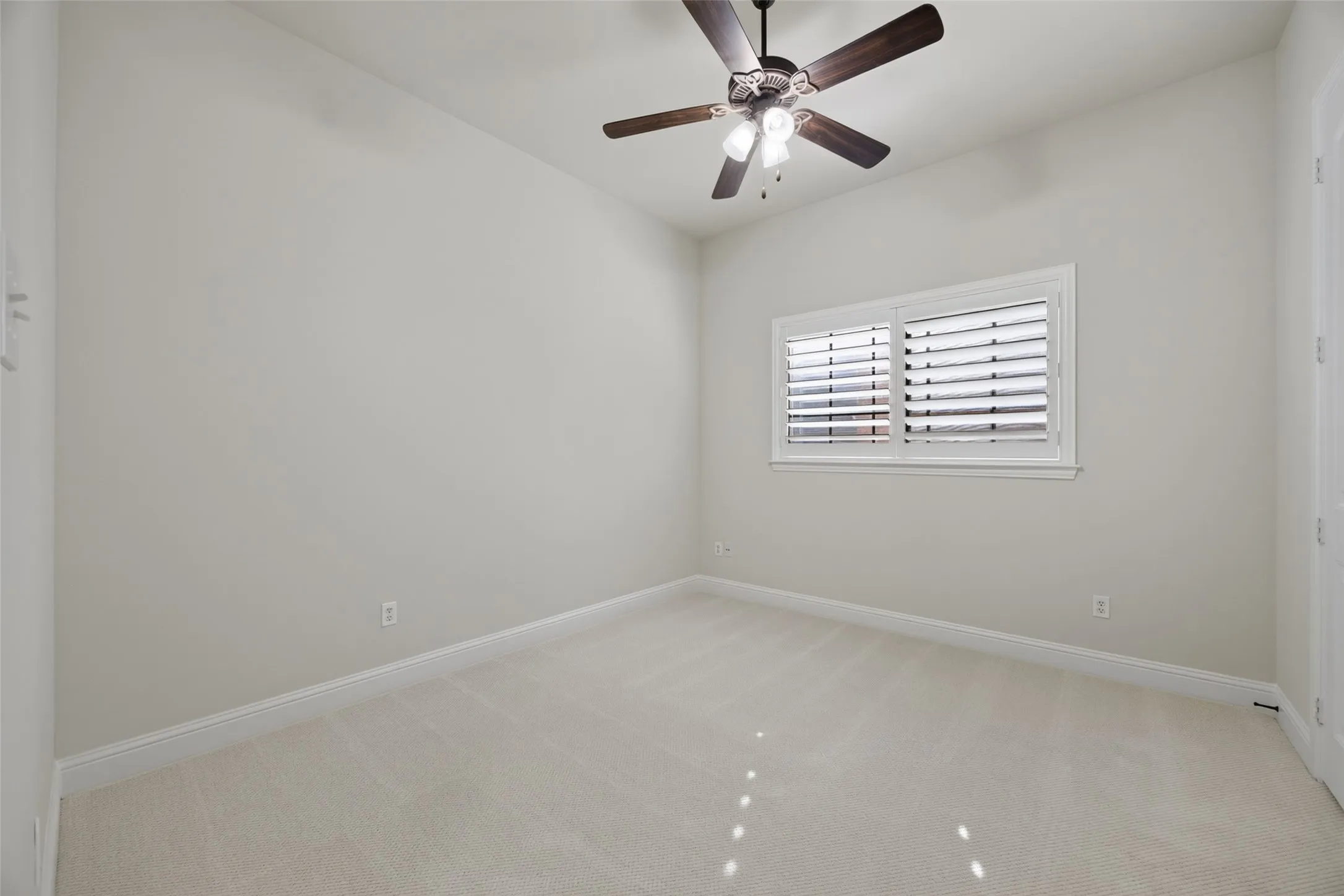 Downstairs bedroom features a en-suite bathroom with oversized shower and walk in closet!