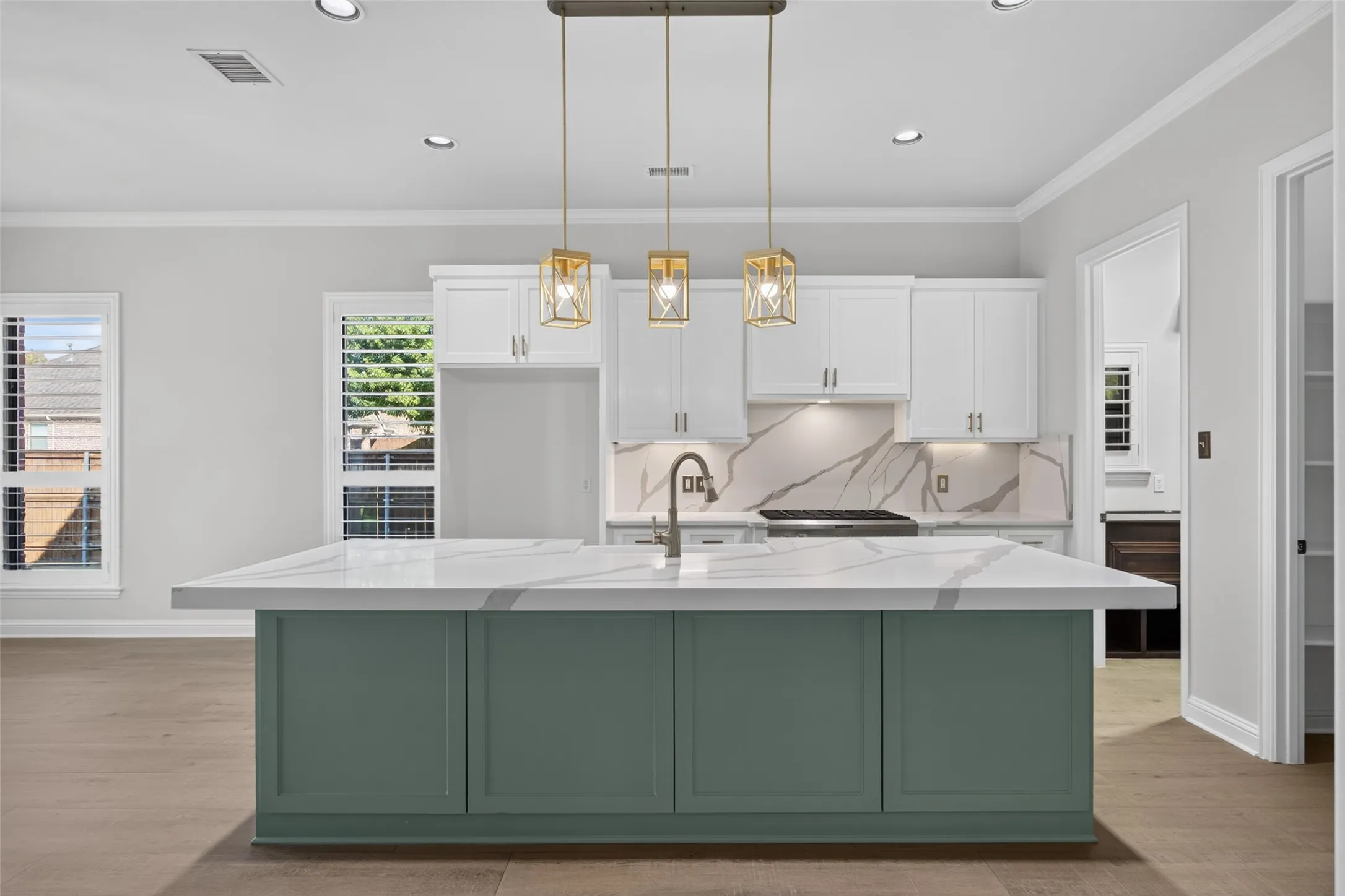 Single Family Residence For Sale in Tarrant County , 6947 Seabreeze Drive, Grand Prairie, Texas 75054, 5 Bedroom, 4 Bathroom, 3 Garage spaces, 4,587 Sqft, built in 2007, mls#21400484, Real Estate Agent in Grand Prairie, Homes For Sale in Tarrant county, Homes For Sale in Grand Prairie, Realtor in Grand Prairie Texas, Real Estate Brokerage Independent Realty Texas, Luminita Cordes Realtor