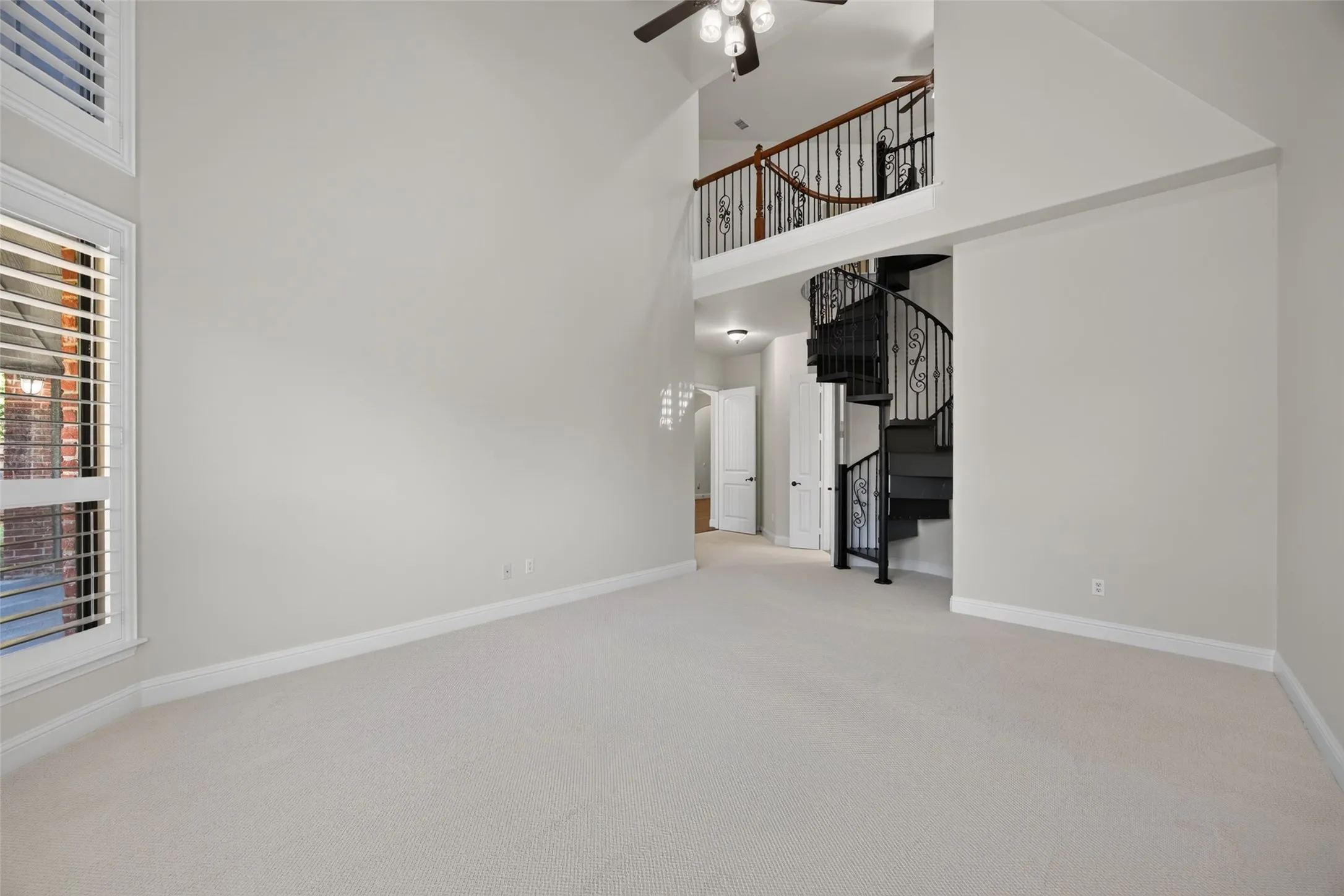 Single Family Residence For Sale in Tarrant County , 6947 Seabreeze Drive, Grand Prairie, Texas 75054, 5 Bedroom, 4 Bathroom, 3 Garage spaces, 4,587 Sqft, built in 2007, mls#21400484, Real Estate Agent in Grand Prairie, Homes For Sale in Tarrant county, Homes For Sale in Grand Prairie, Realtor in Grand Prairie Texas, Real Estate Brokerage Independent Realty Texas, Luminita Cordes Realtor