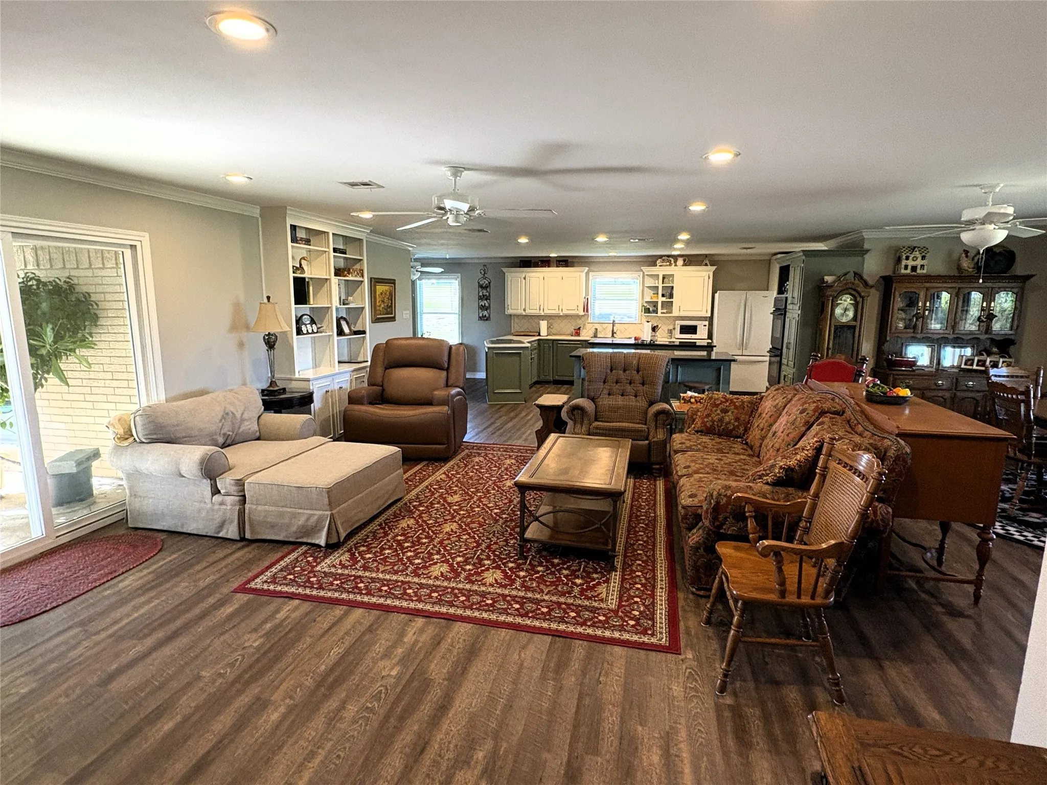 Farm For Sale in Mc Lennan County , 2379 Spring Valley Road, Lorena, Texas 76655, 4 Bedroom, 3 Bathroom, 3 Garage spaces, 2,645 Sqft, built in 1972, mls#21402862, Real Estate Agent in Lorena, Homes For Sale in Mc Lennan county, Homes For Sale in Lorena, Realtor in Lorena Texas, Real Estate Brokerage Independent Realty Texas, Luminita Cordes Realtor