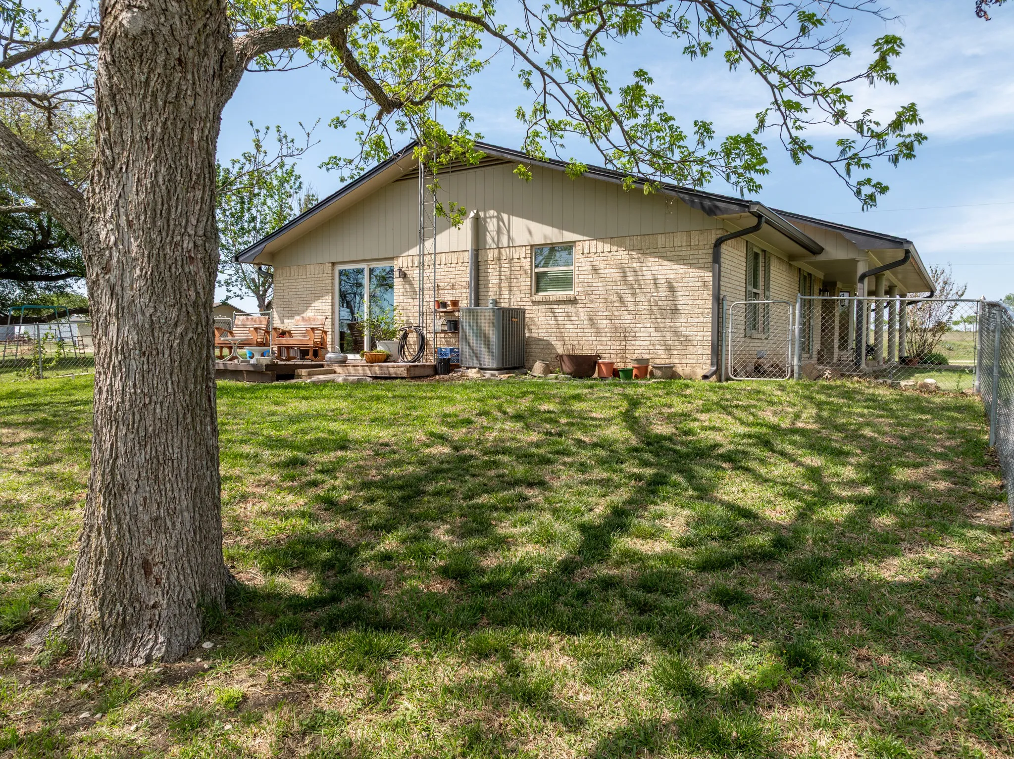 Farm For Sale in Mc Lennan County , 2379 Spring Valley Road, Lorena, Texas 76655, 4 Bedroom, 3 Bathroom, 3 Garage spaces, 2,645 Sqft, built in 1972, mls#21402862, Real Estate Agent in Lorena, Homes For Sale in Mc Lennan county, Homes For Sale in Lorena, Realtor in Lorena Texas, Real Estate Brokerage Independent Realty Texas, Luminita Cordes Realtor