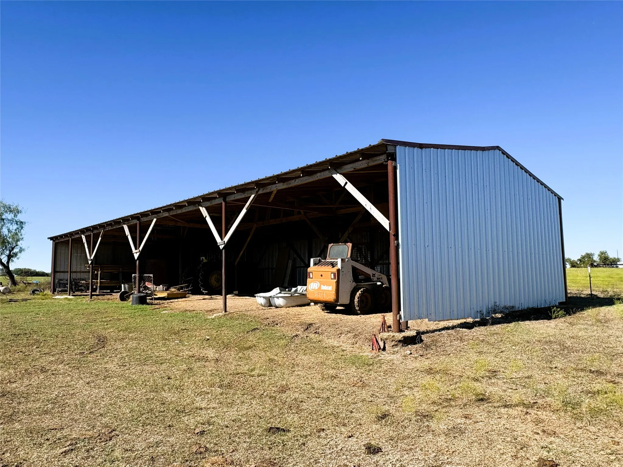 Farm For Sale in Mc Lennan County , 2379 Spring Valley Road, Lorena, Texas 76655, 4 Bedroom, 3 Bathroom, 3 Garage spaces, 2,645 Sqft, built in 1972, mls#21402862, Real Estate Agent in Lorena, Homes For Sale in Mc Lennan county, Homes For Sale in Lorena, Realtor in Lorena Texas, Real Estate Brokerage Independent Realty Texas, Luminita Cordes Realtor