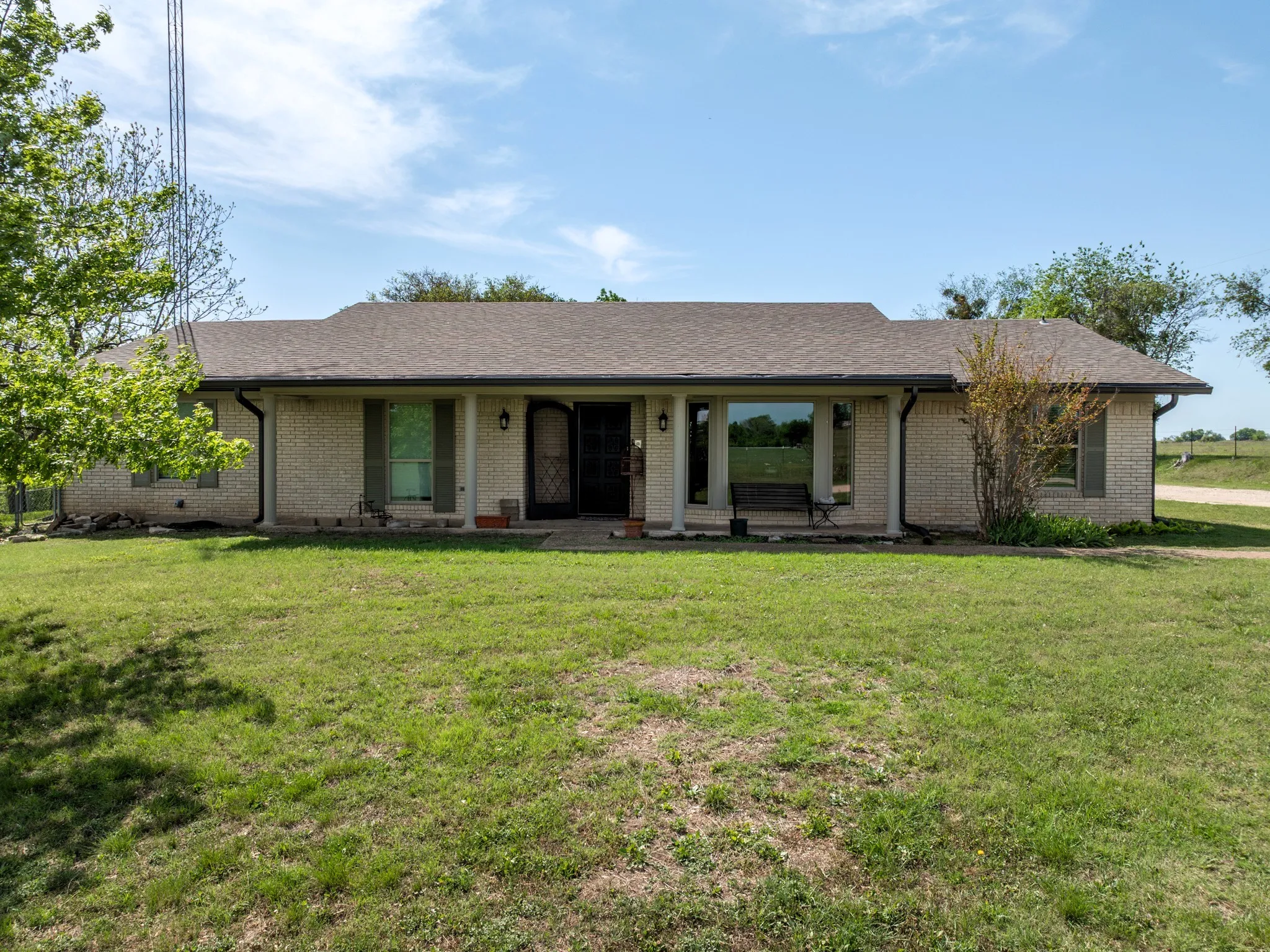Farm For Sale in Mc Lennan County , 2379 Spring Valley Road, Lorena, Texas 76655, 4 Bedroom, 3 Bathroom, 3 Garage spaces, 2,645 Sqft, built in 1972, mls#21402862, Real Estate Agent in Lorena, Homes For Sale in Mc Lennan county, Homes For Sale in Lorena, Realtor in Lorena Texas, Real Estate Brokerage Independent Realty Texas, Luminita Cordes Realtor