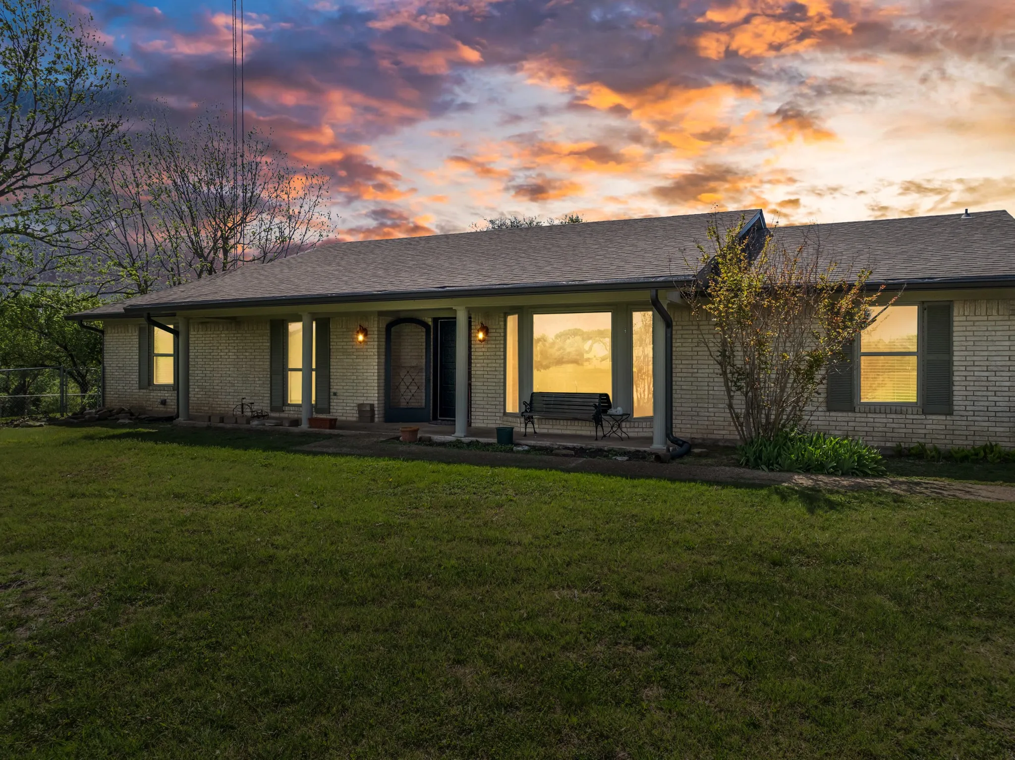 Farm For Sale in Mc Lennan County , 2379 Spring Valley Road, Lorena, Texas 76655, 4 Bedroom, 3 Bathroom, 3 Garage spaces, 2,645 Sqft, built in 1972, mls#21402862, Real Estate Agent in Lorena, Homes For Sale in Mc Lennan county, Homes For Sale in Lorena, Realtor in Lorena Texas, Real Estate Brokerage Independent Realty Texas, Luminita Cordes Realtor