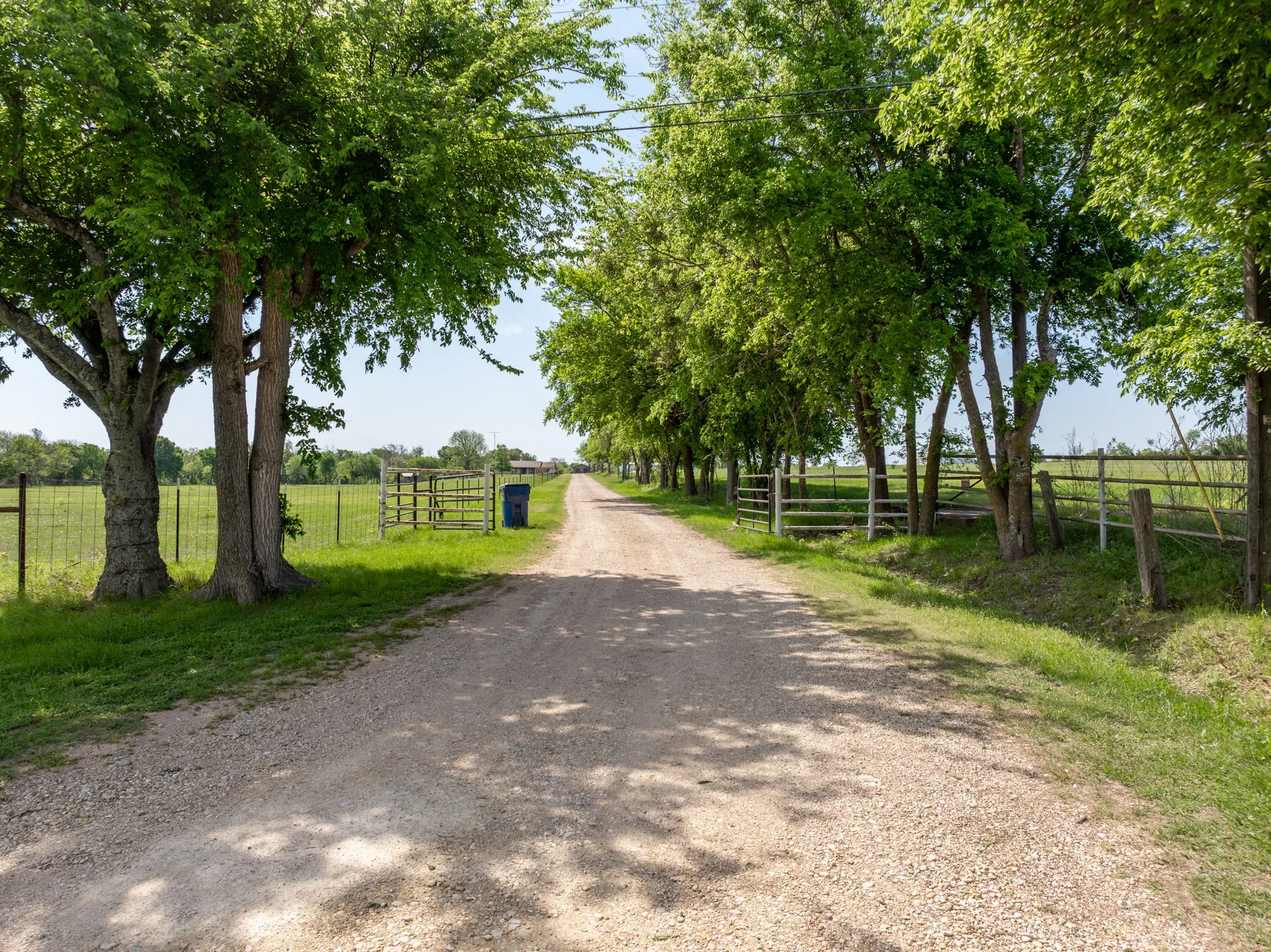 Farm For Sale in Mc Lennan County , 2379 Spring Valley Road, Lorena, Texas 76655, 4 Bedroom, 3 Bathroom, 3 Garage spaces, 2,645 Sqft, built in 1972, mls#21402862, Real Estate Agent in Lorena, Homes For Sale in Mc Lennan county, Homes For Sale in Lorena, Realtor in Lorena Texas, Real Estate Brokerage Independent Realty Texas, Luminita Cordes Realtor