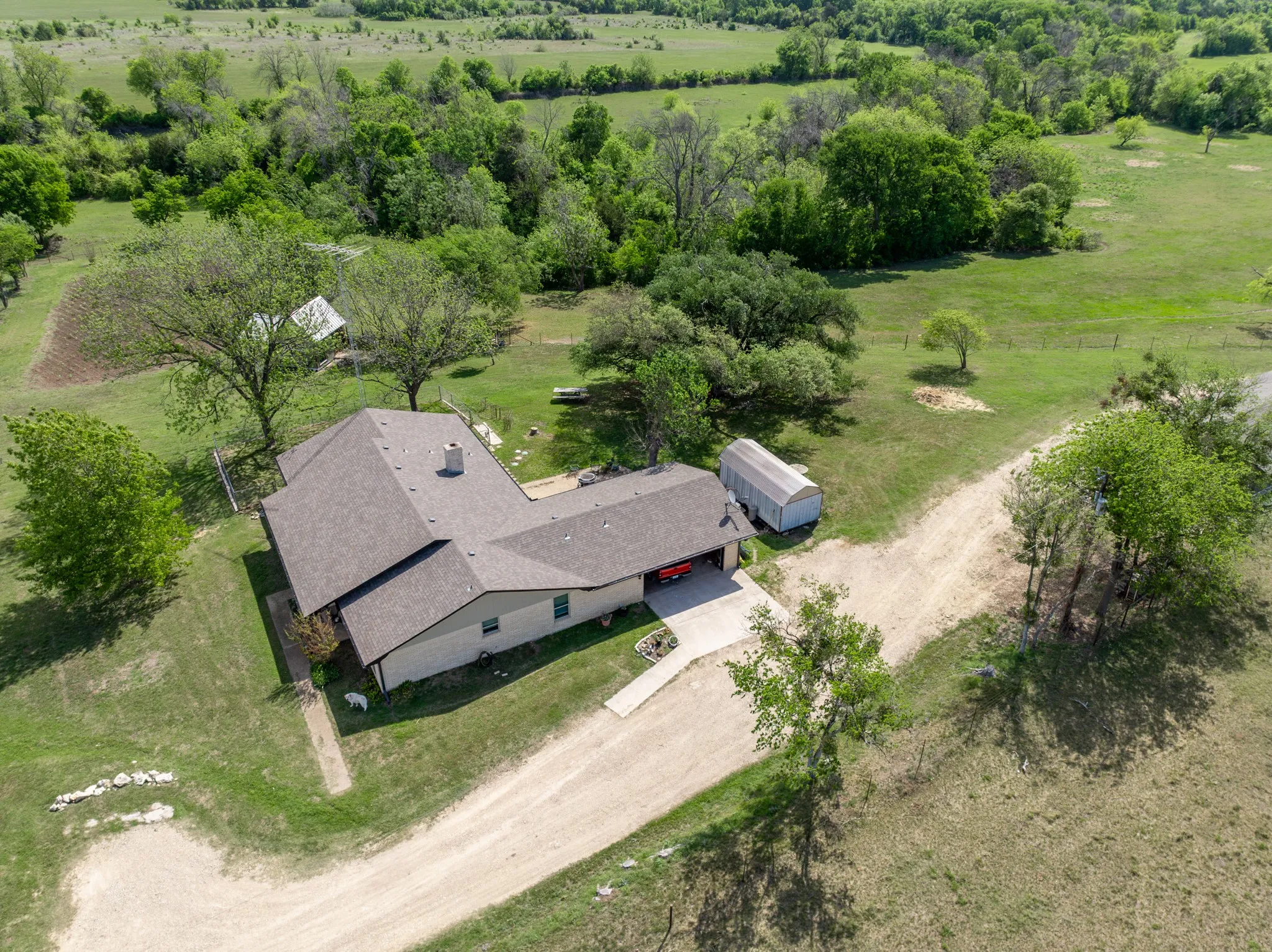 Farm For Sale in Mc Lennan County , 2379 Spring Valley Road, Lorena, Texas 76655, 4 Bedroom, 3 Bathroom, 3 Garage spaces, 2,645 Sqft, built in 1972, mls#21402862, Real Estate Agent in Lorena, Homes For Sale in Mc Lennan county, Homes For Sale in Lorena, Realtor in Lorena Texas, Real Estate Brokerage Independent Realty Texas, Luminita Cordes Realtor