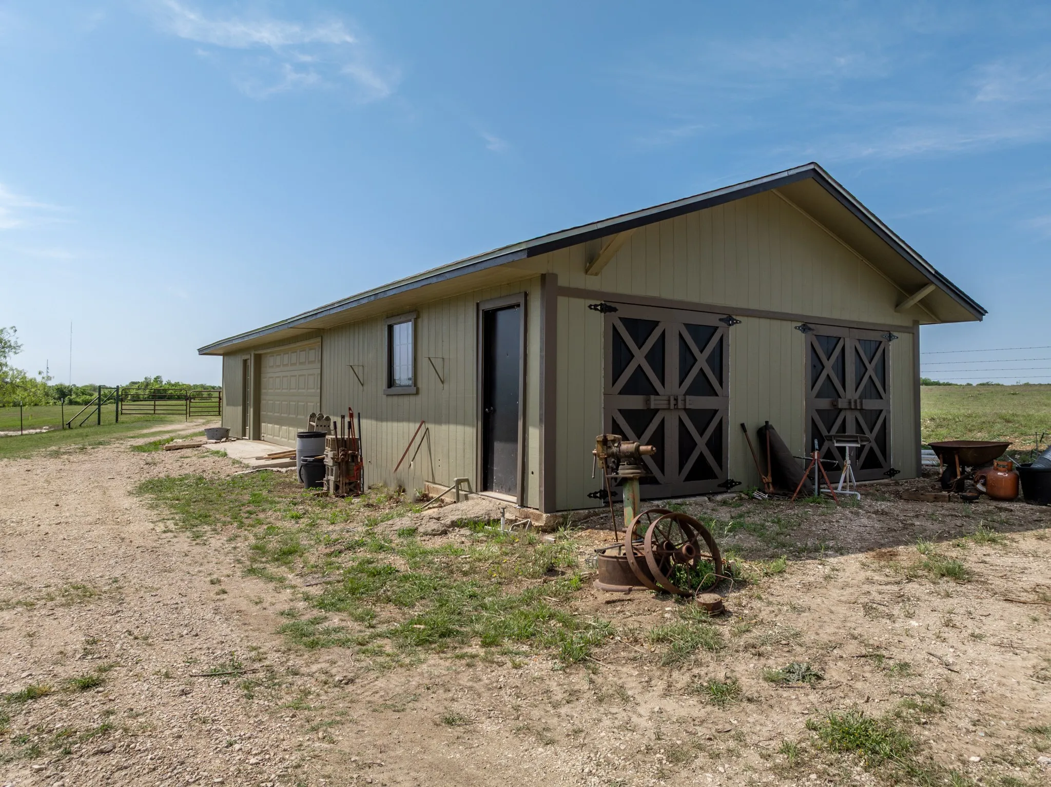 Farm For Sale in Mc Lennan County , 2379 Spring Valley Road, Lorena, Texas 76655, 4 Bedroom, 3 Bathroom, 3 Garage spaces, 2,645 Sqft, built in 1972, mls#21402862, Real Estate Agent in Lorena, Homes For Sale in Mc Lennan county, Homes For Sale in Lorena, Realtor in Lorena Texas, Real Estate Brokerage Independent Realty Texas, Luminita Cordes Realtor