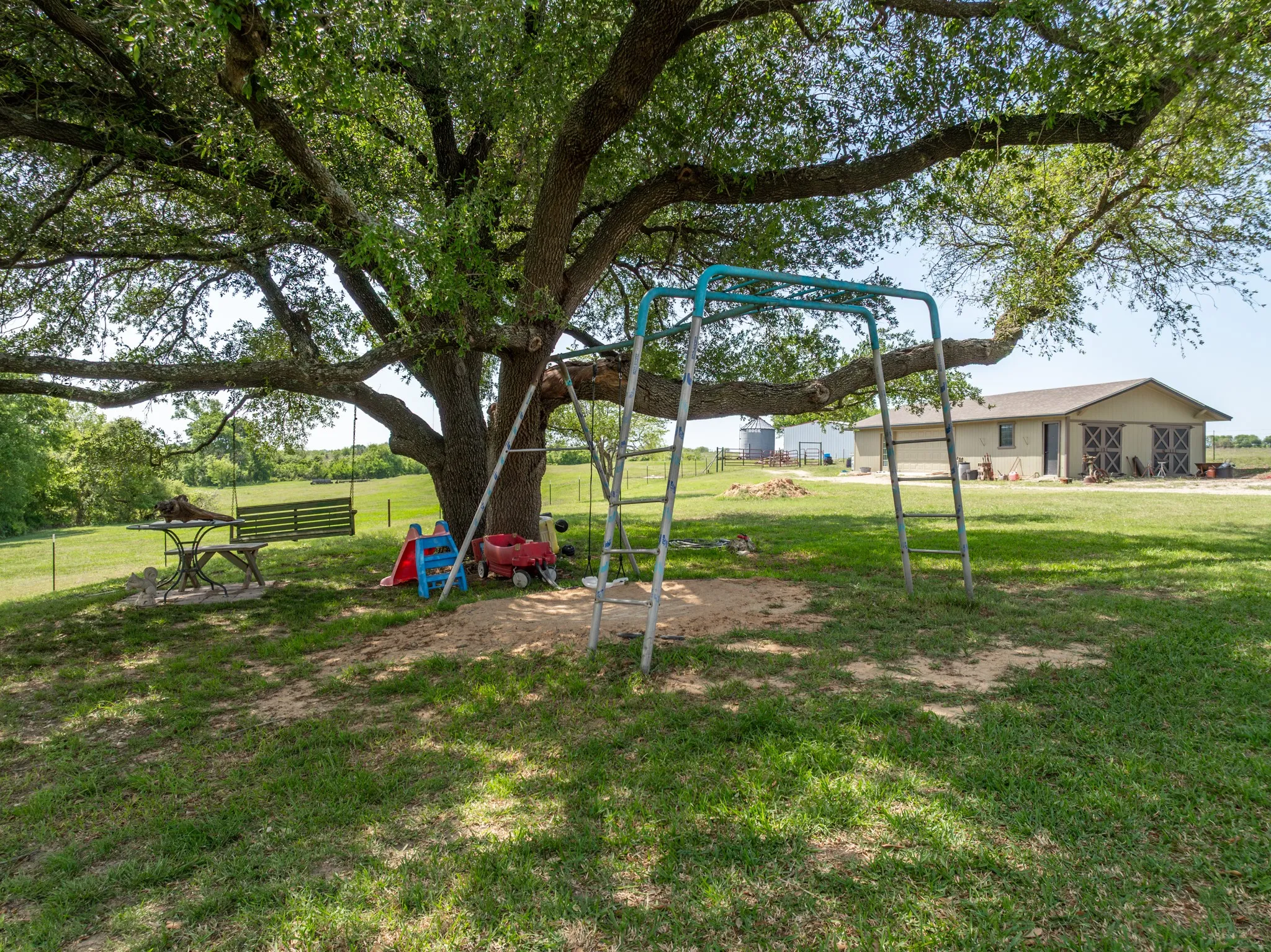 Farm For Sale in Mc Lennan County , 2379 Spring Valley Road, Lorena, Texas 76655, 4 Bedroom, 3 Bathroom, 3 Garage spaces, 2,645 Sqft, built in 1972, mls#21402862, Real Estate Agent in Lorena, Homes For Sale in Mc Lennan county, Homes For Sale in Lorena, Realtor in Lorena Texas, Real Estate Brokerage Independent Realty Texas, Luminita Cordes Realtor