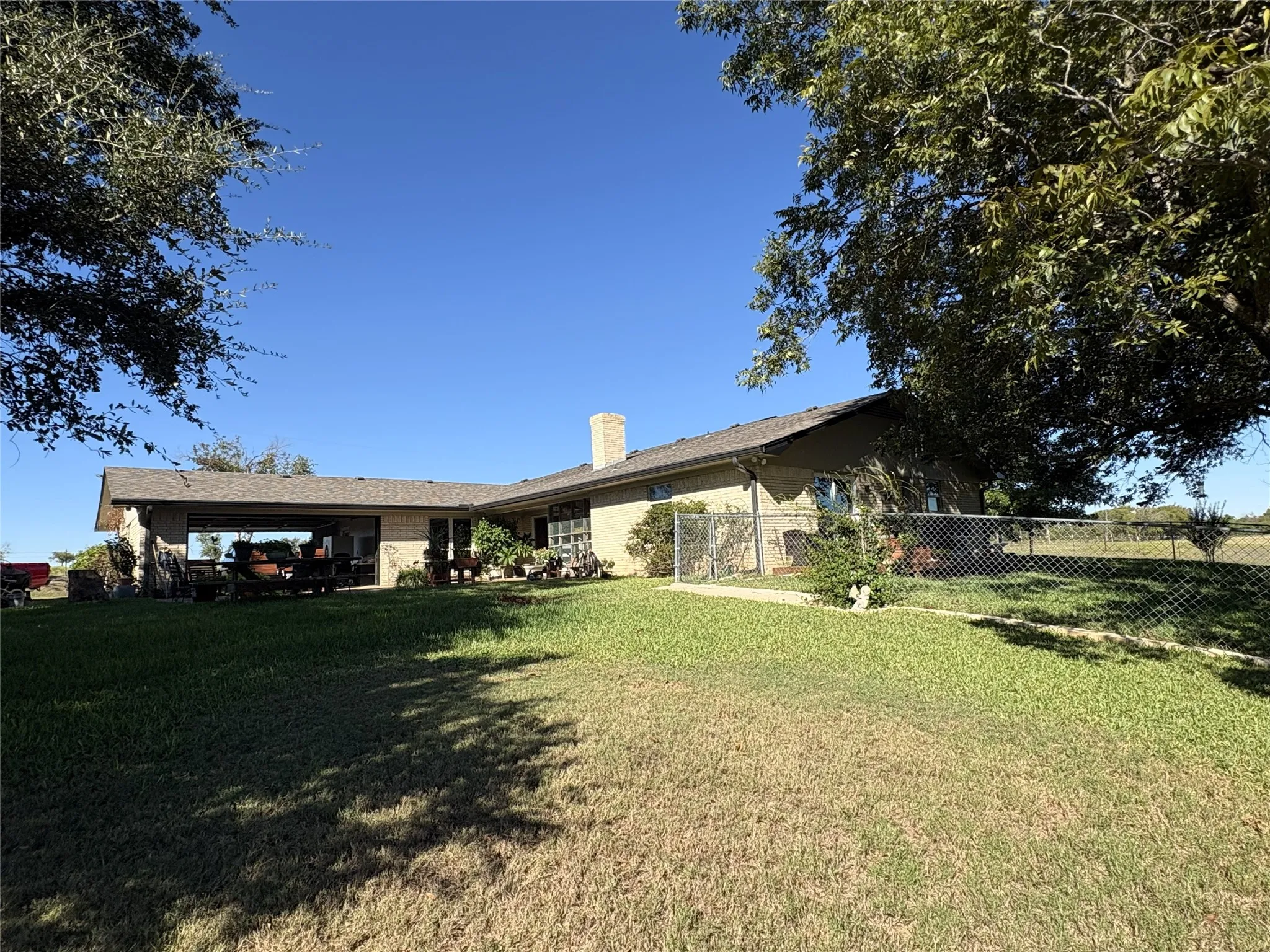 Farm For Sale in Mc Lennan County , 2379 Spring Valley Road, Lorena, Texas 76655, 4 Bedroom, 3 Bathroom, 3 Garage spaces, 2,645 Sqft, built in 1972, mls#21402862, Real Estate Agent in Lorena, Homes For Sale in Mc Lennan county, Homes For Sale in Lorena, Realtor in Lorena Texas, Real Estate Brokerage Independent Realty Texas, Luminita Cordes Realtor