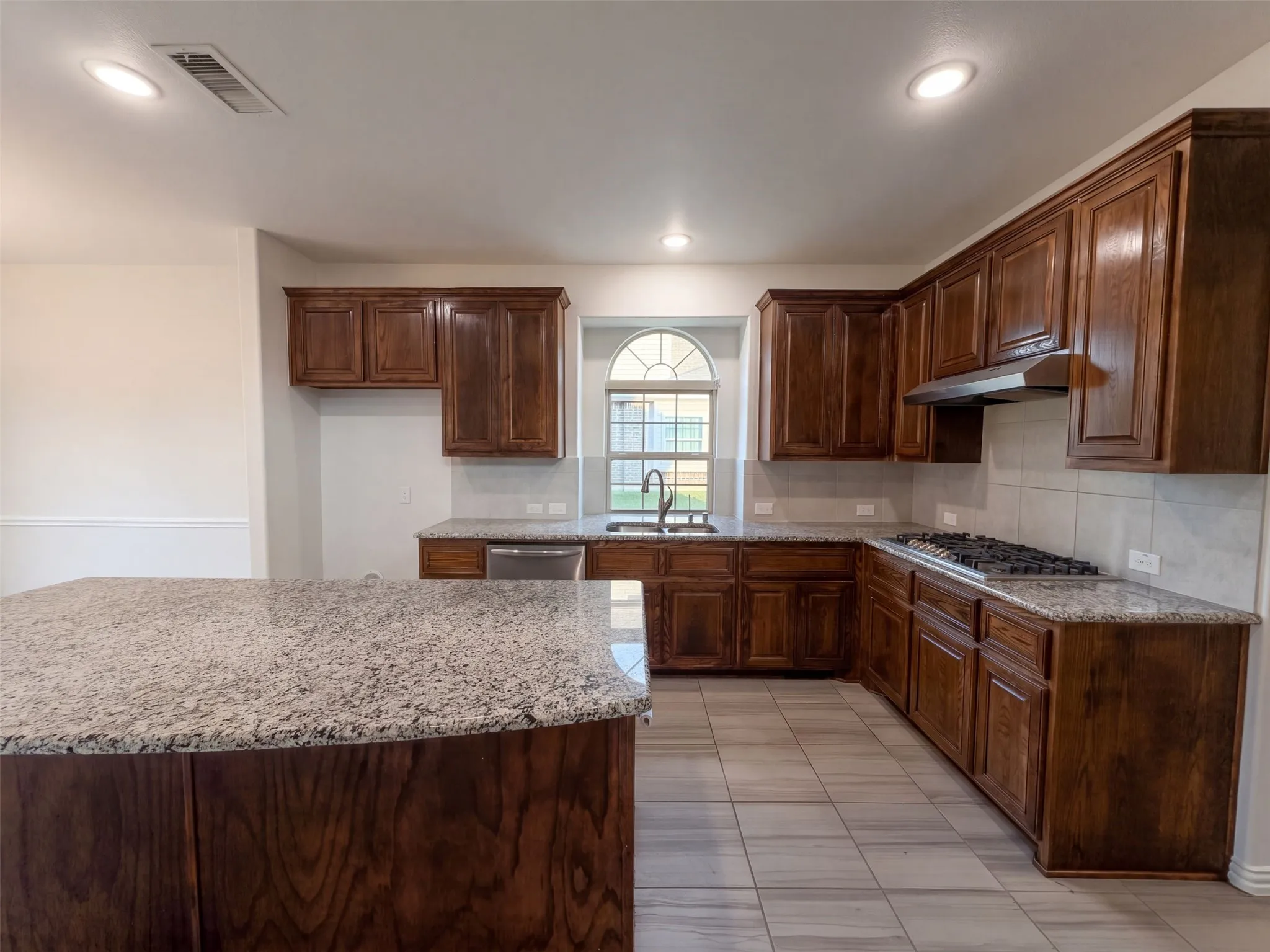 Single Family Residence For Sale in Dallas County , 908 Heath Creek Drive, De Soto, Texas 75115, 5 Bedroom, 4 Bathroom, 2 Garage spaces, 3,948 Sqft, built in 2018, mls#21407741, Real Estate Agent in De Soto, Homes For Sale in Dallas county, Homes For Sale in De Soto, Realtor in De Soto Texas, Real Estate Brokerage Independent Realty Texas, Luminita Cordes Realtor