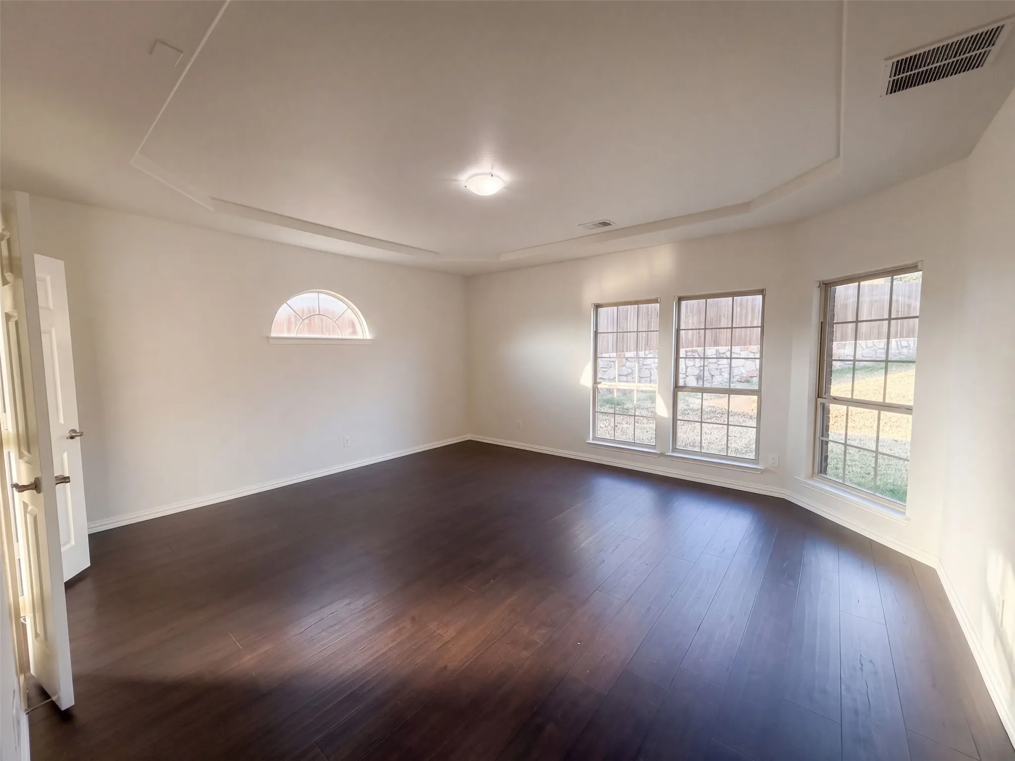 Single Family Residence For Sale in Dallas County , 908 Heath Creek Drive, De Soto, Texas 75115, 5 Bedroom, 4 Bathroom, 2 Garage spaces, 3,948 Sqft, built in 2018, mls#21407741, Real Estate Agent in De Soto, Homes For Sale in Dallas county, Homes For Sale in De Soto, Realtor in De Soto Texas, Real Estate Brokerage Independent Realty Texas, Luminita Cordes Realtor