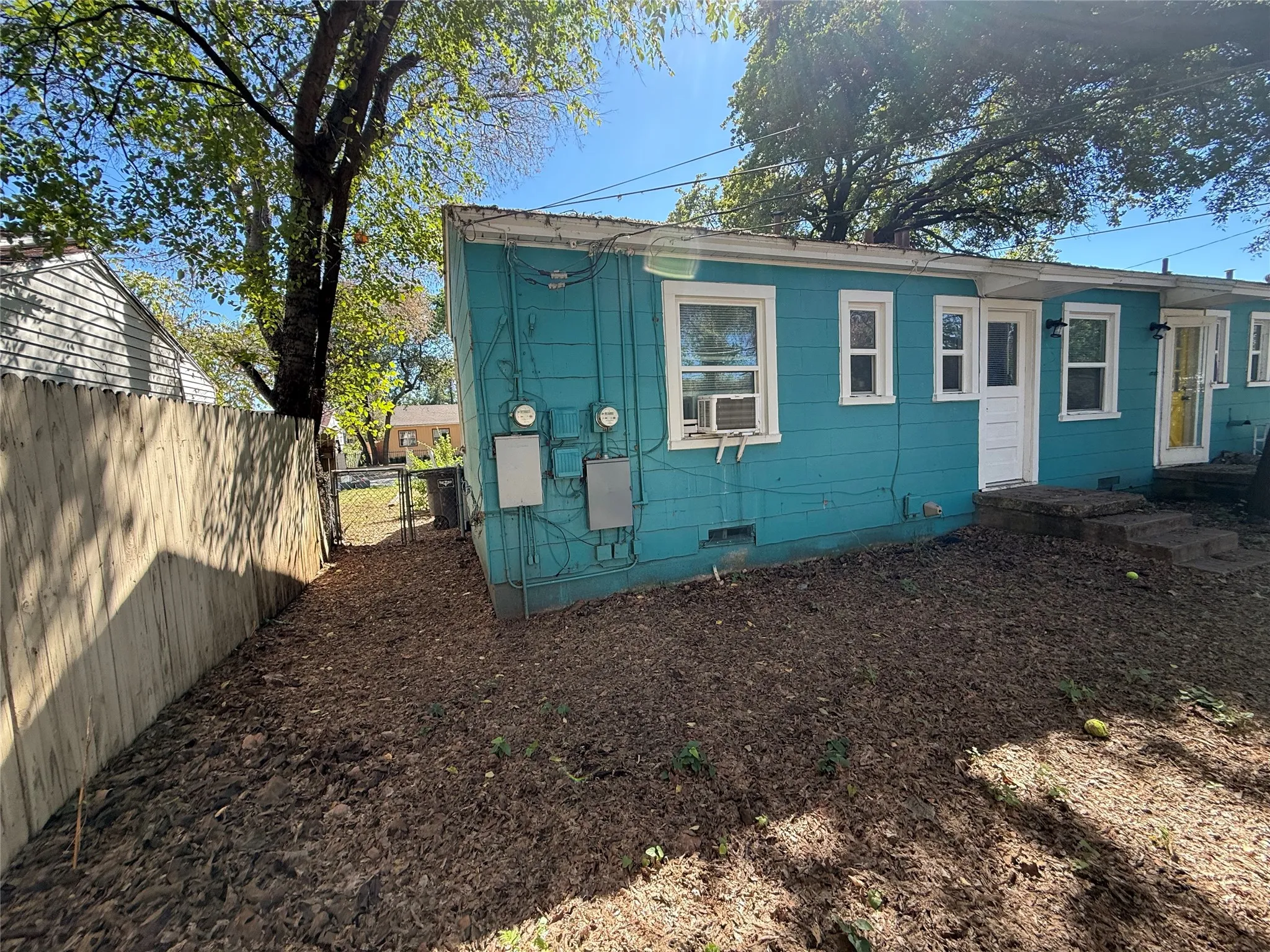Duplex For Rent in Tarrant County , 4127 Fox Drive, Fort Worth, Texas 76117, 2 Bedroom, 1 Bathroom, Garage spaces, 705 Sqft, built in 1950, mls#21407742, Real Estate Agent in Fort Worth, Homes For Rent in Tarrant county, Homes For Rent in Fort Worth, Realtor in Fort Worth Texas, Real Estate Brokerage Independent Realty Texas, Luminita Cordes Realtor